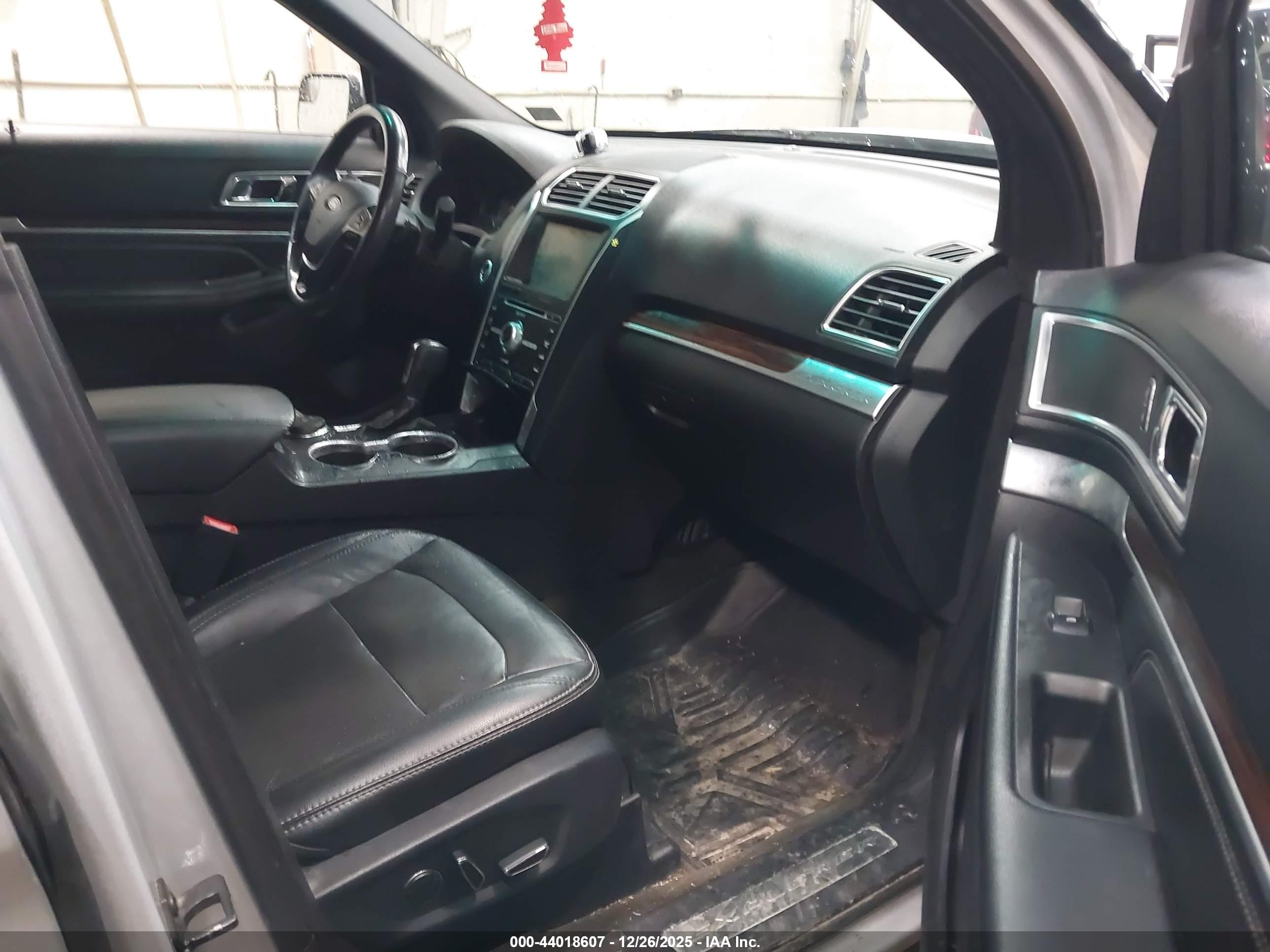 FORD EXPLORER image 5