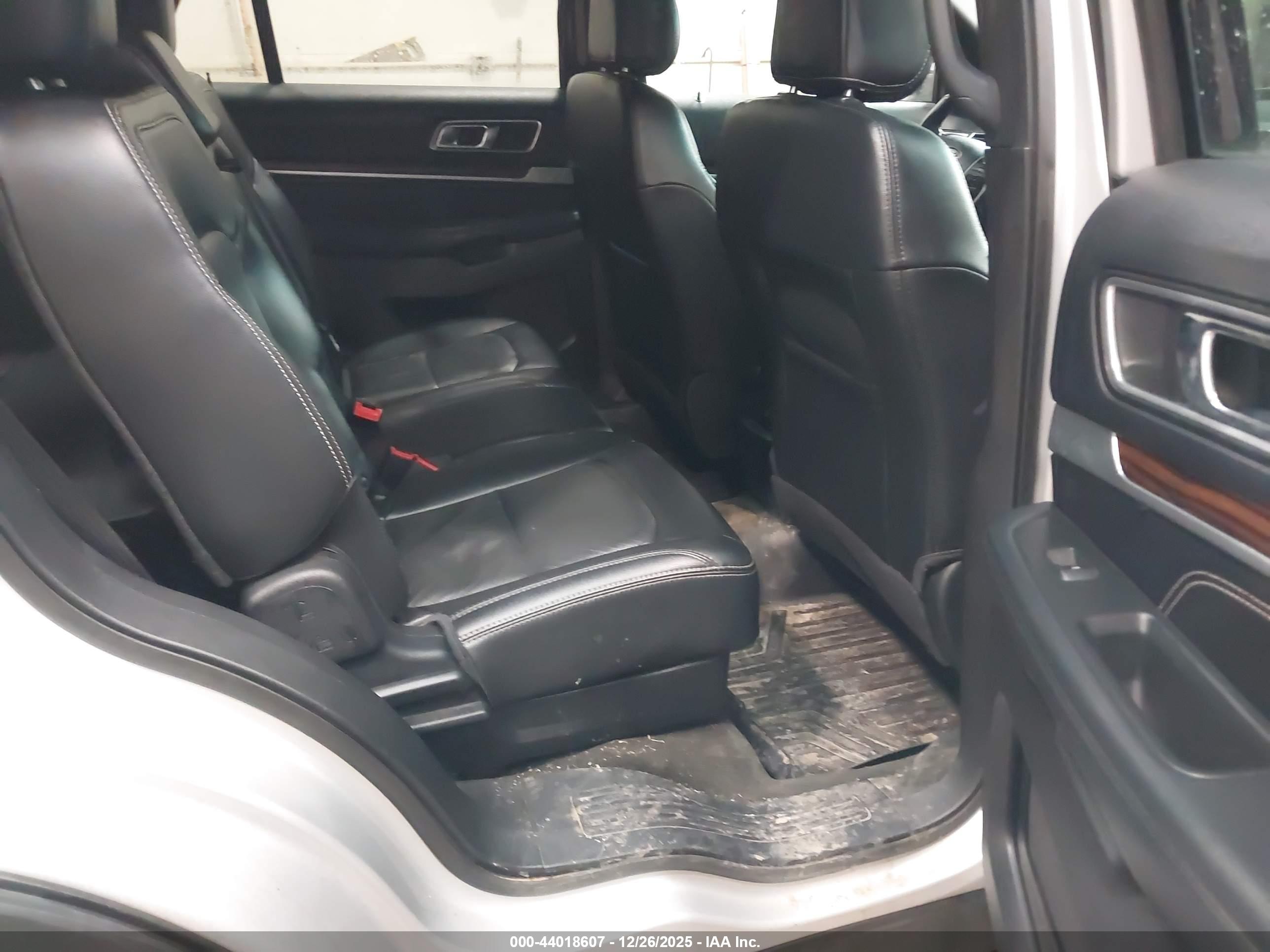 FORD EXPLORER image 8