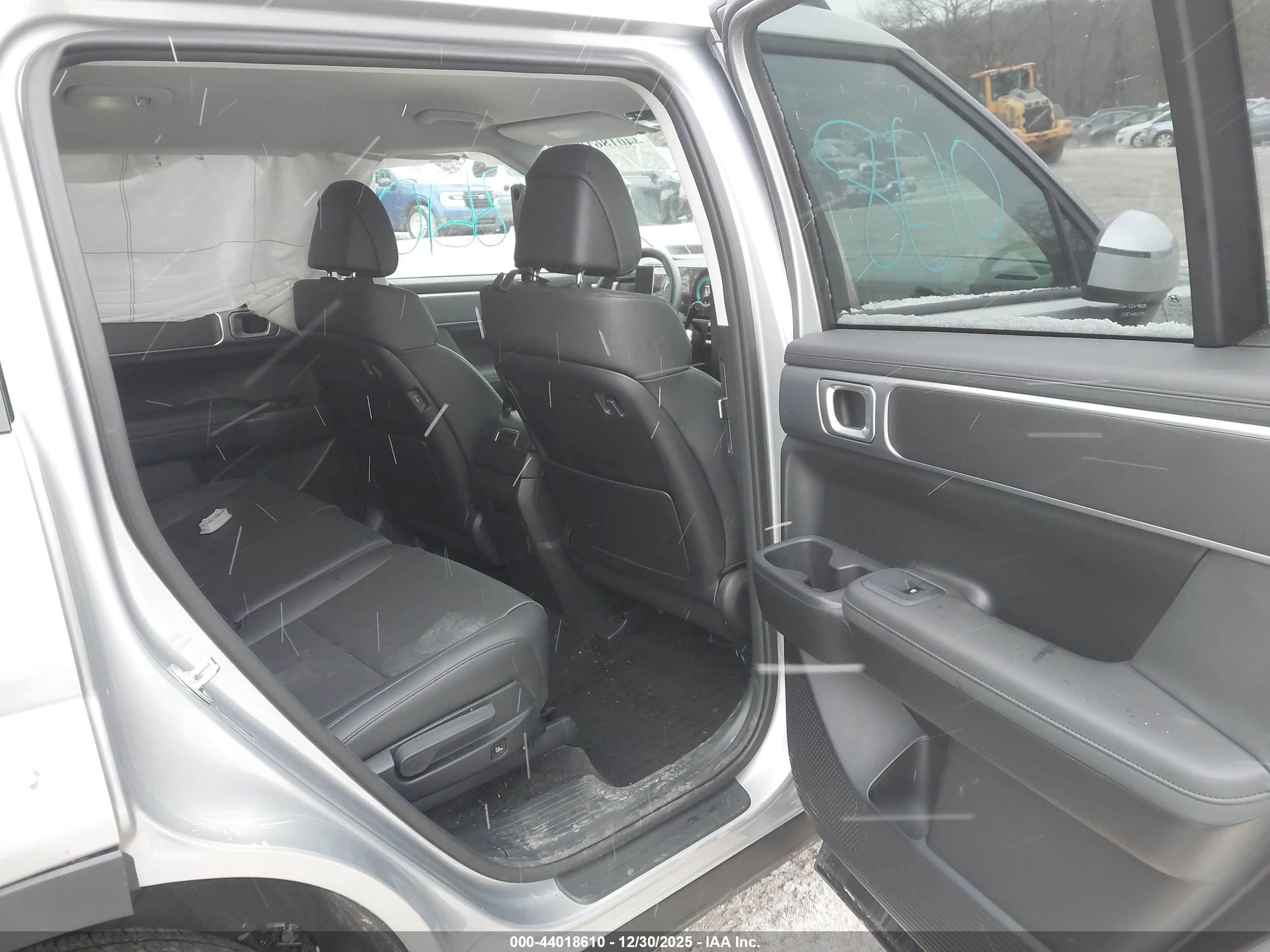 HYUNDAI SANTA image 8