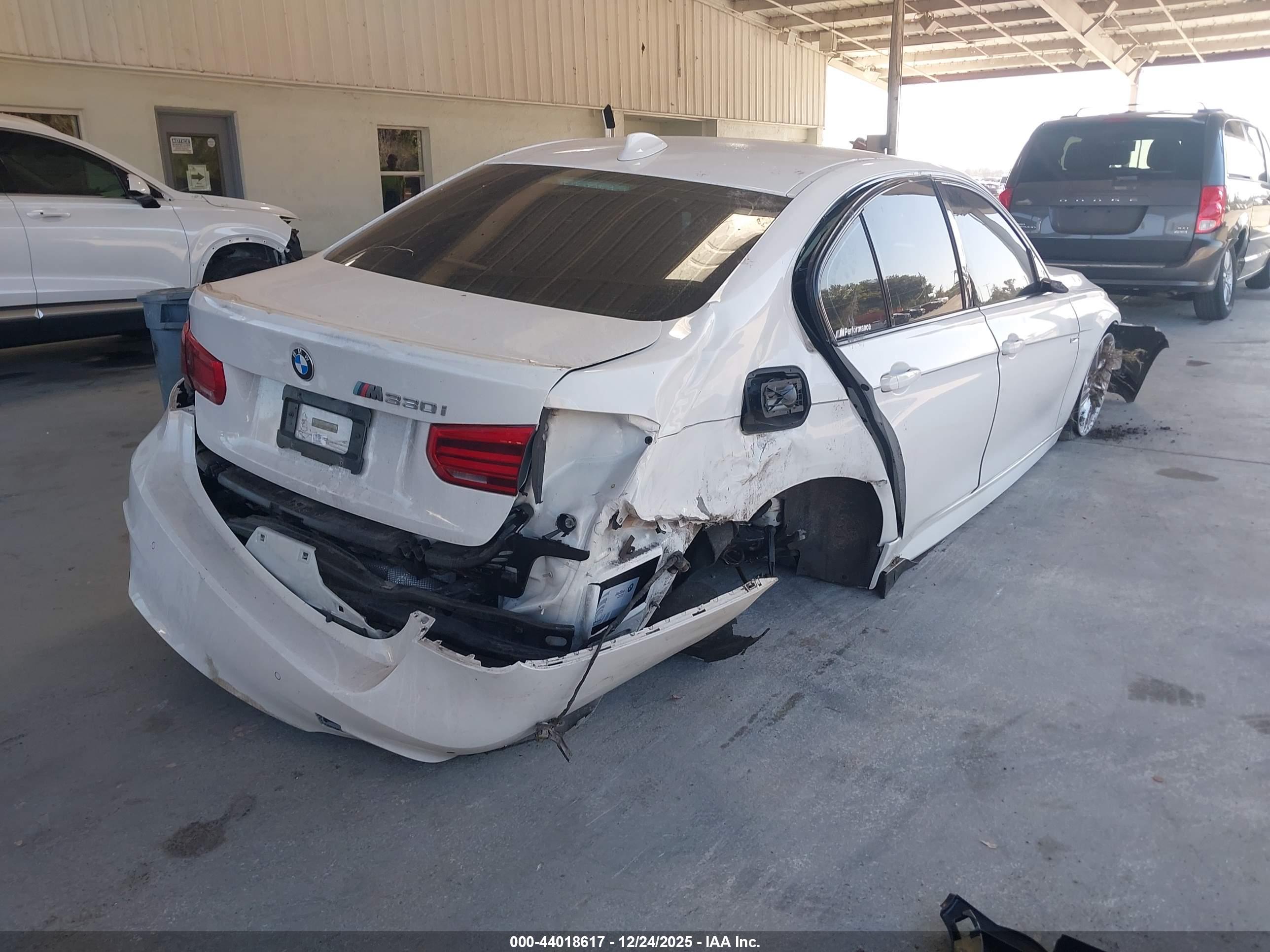BMW 330I image 4