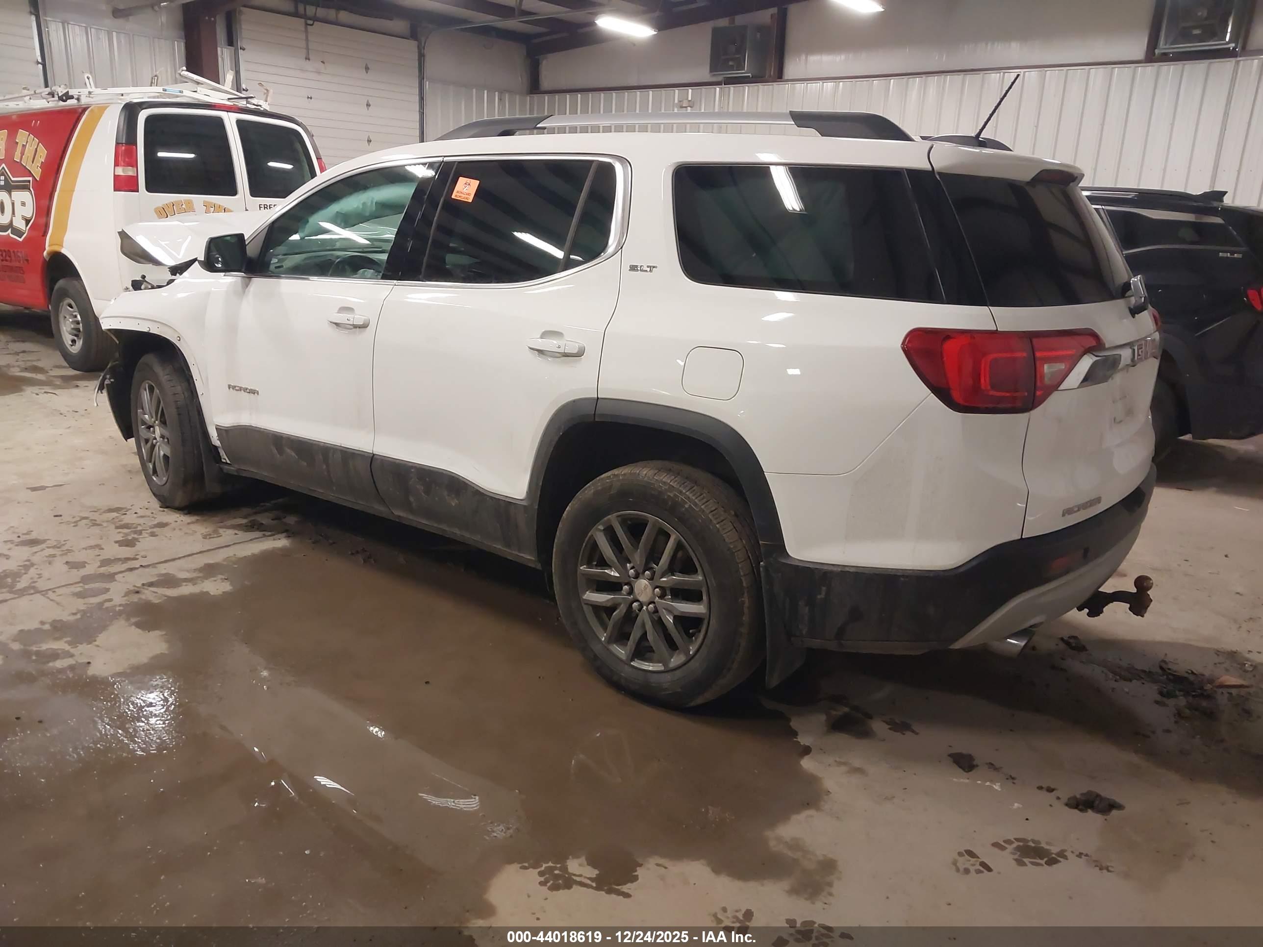 GMC ACADIA image 3