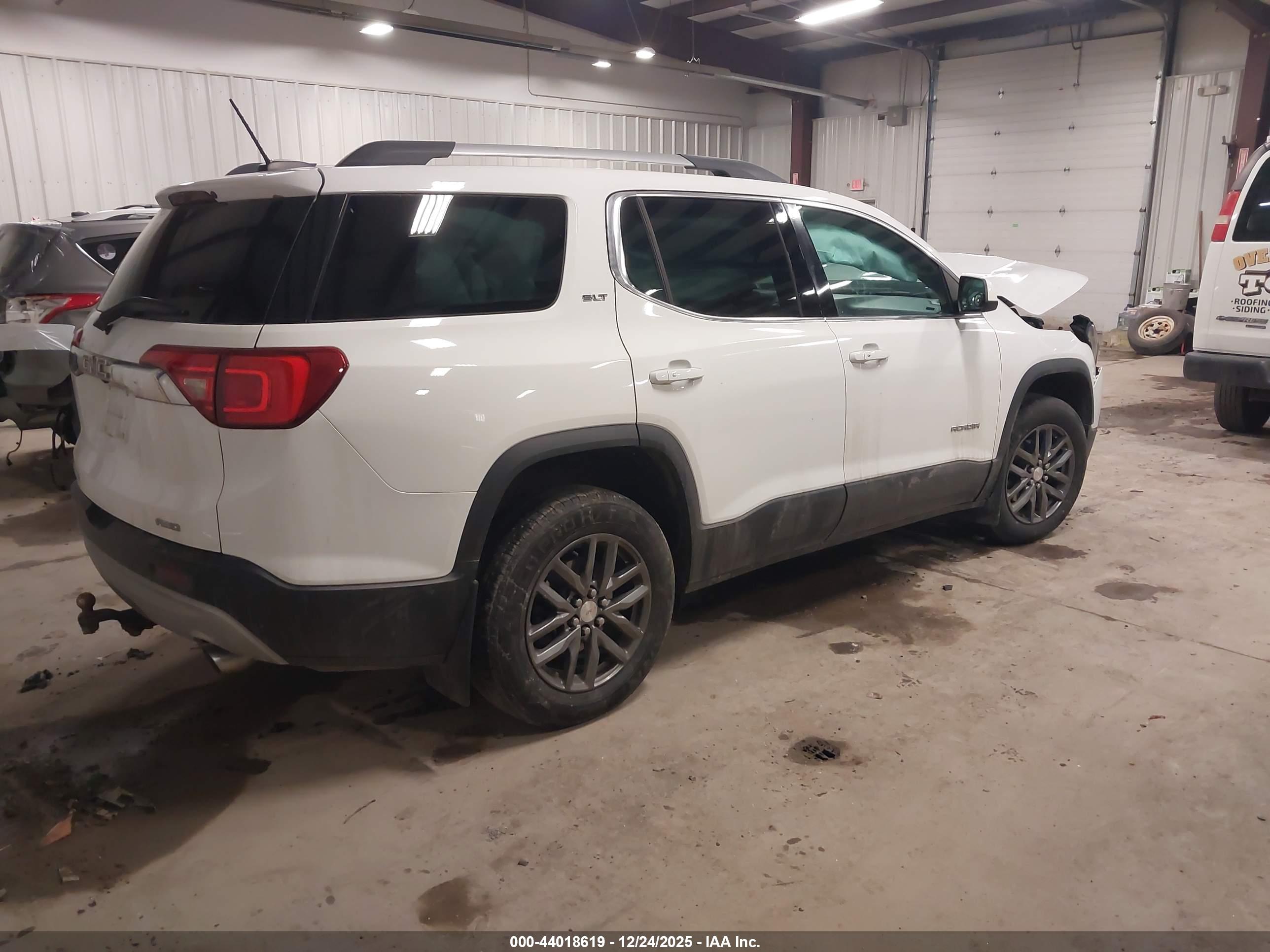 GMC ACADIA image 4