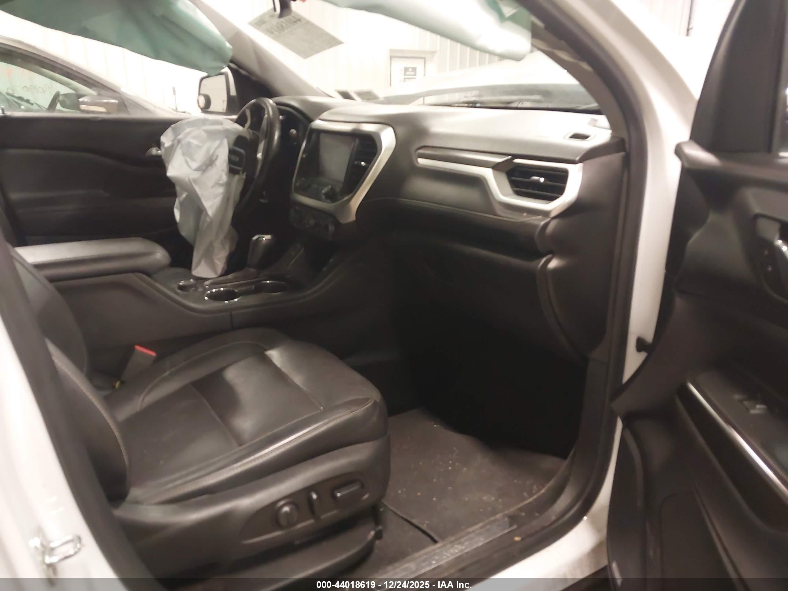 GMC ACADIA image 5