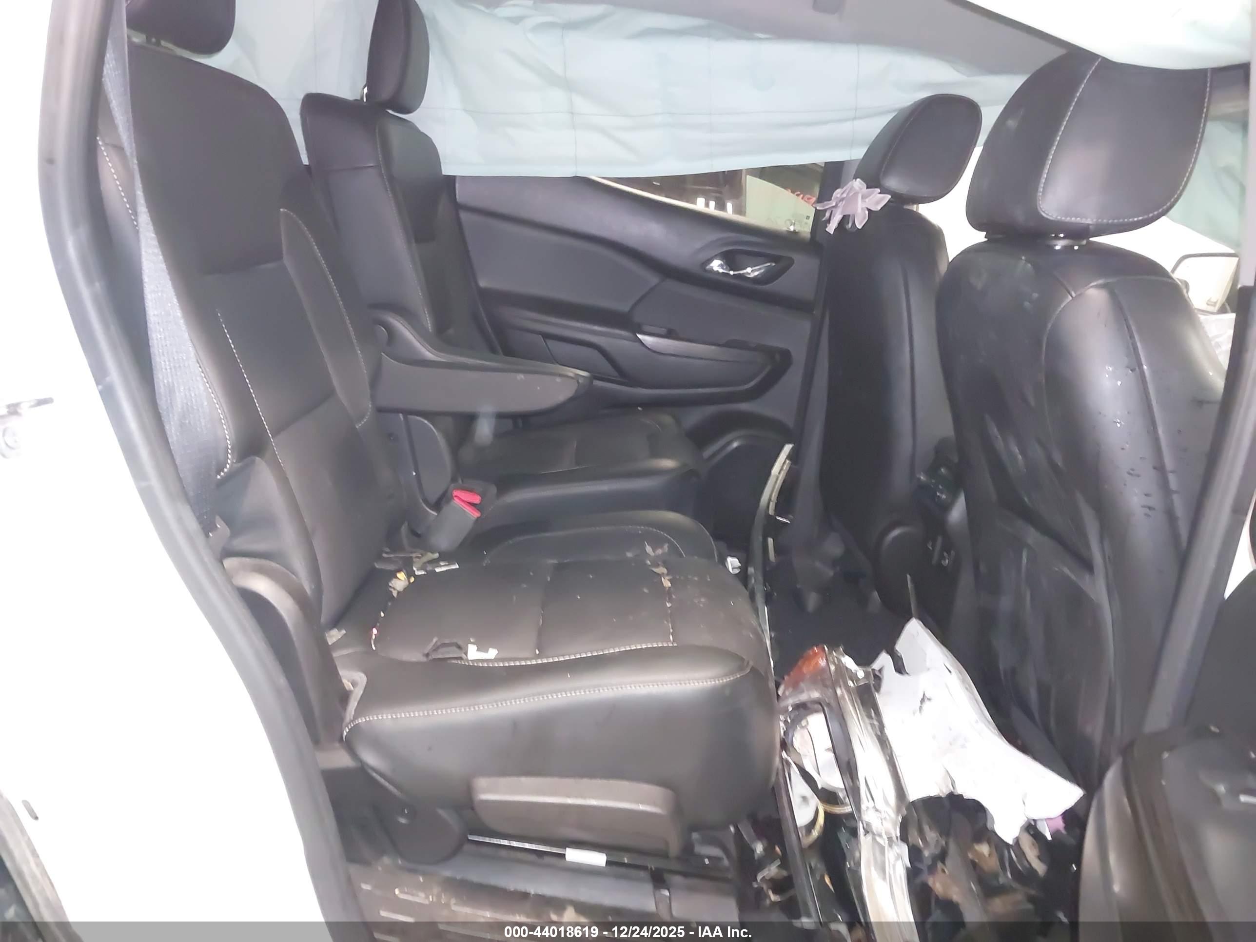 GMC ACADIA image 8