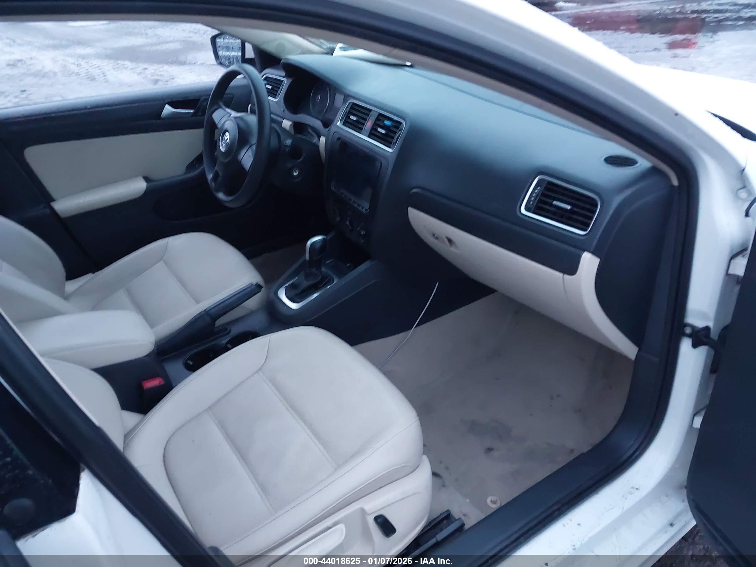 VOLKSWAGEN JETTA image 5