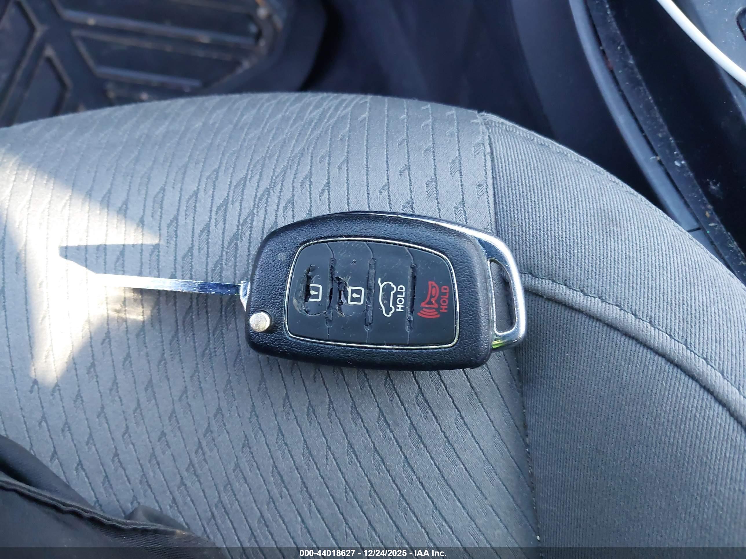 HYUNDAI SANTA image 11