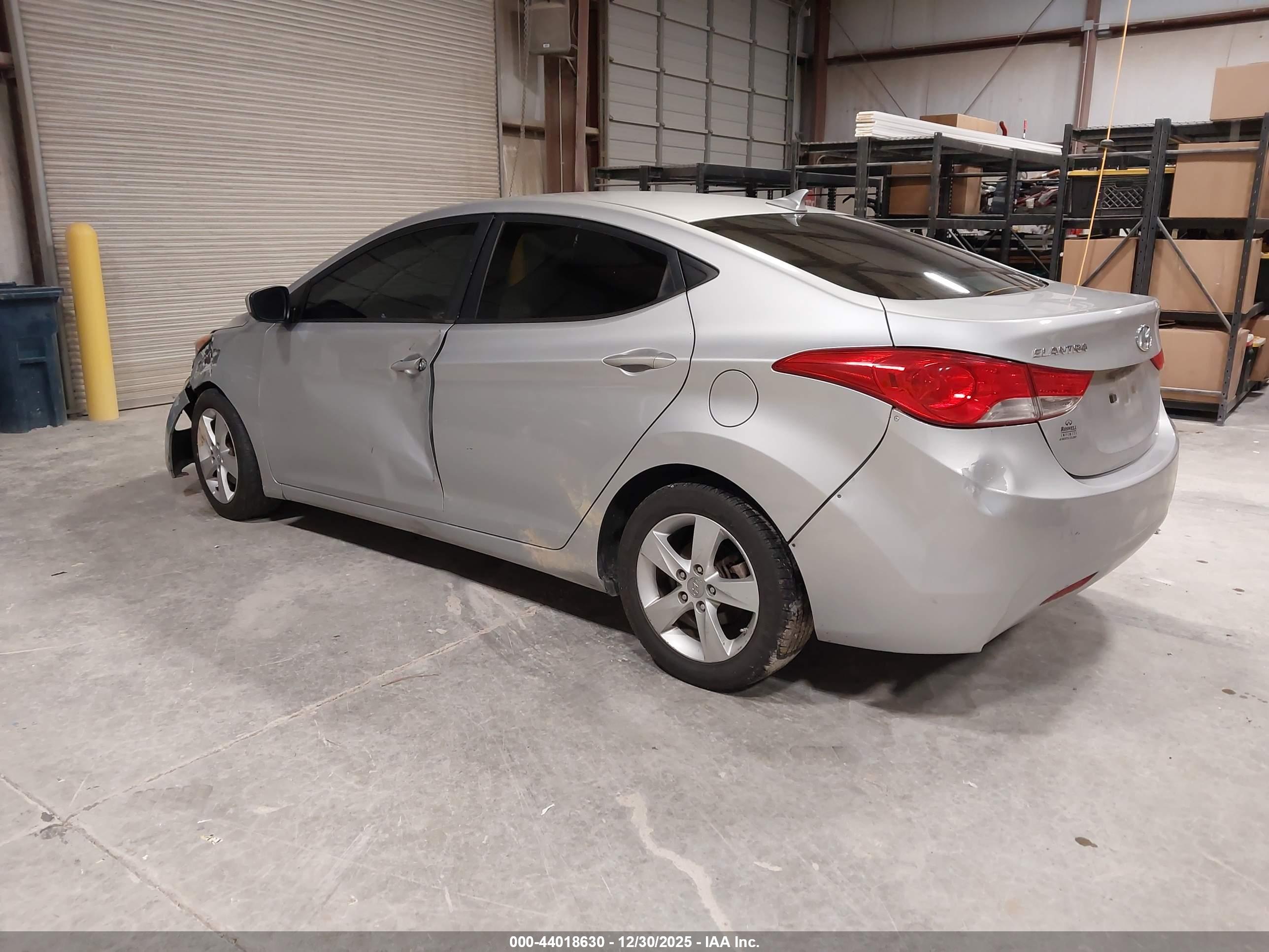 HYUNDAI ELANTRA image 3