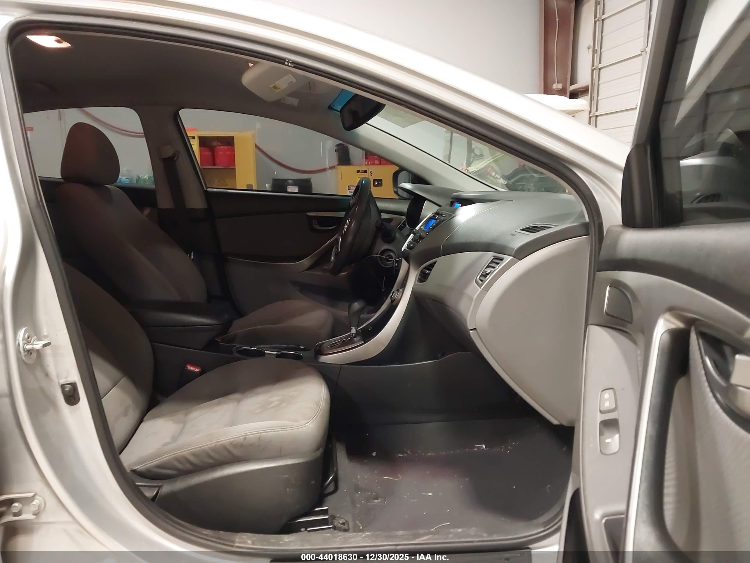 HYUNDAI ELANTRA image 5