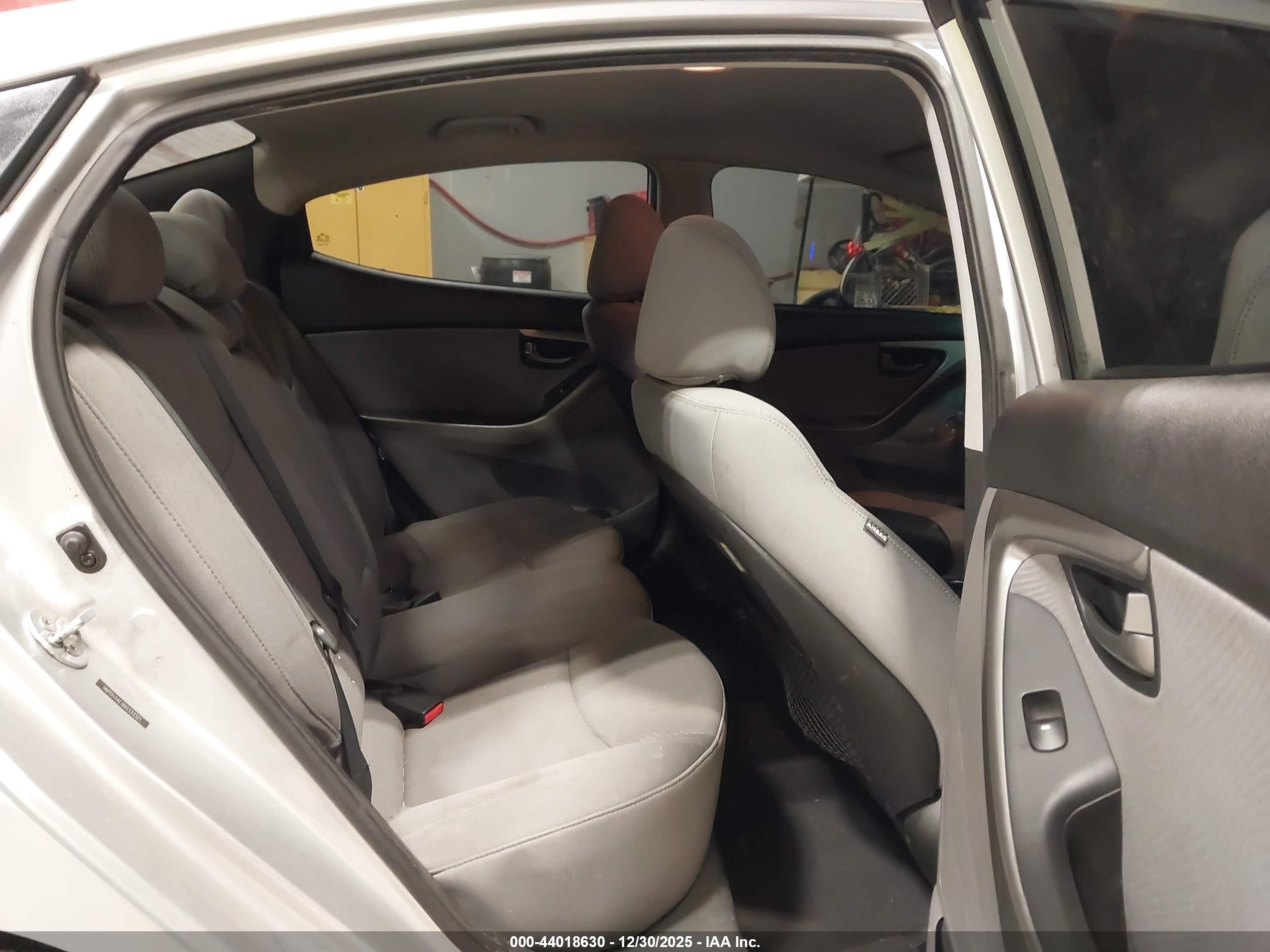 HYUNDAI ELANTRA image 8