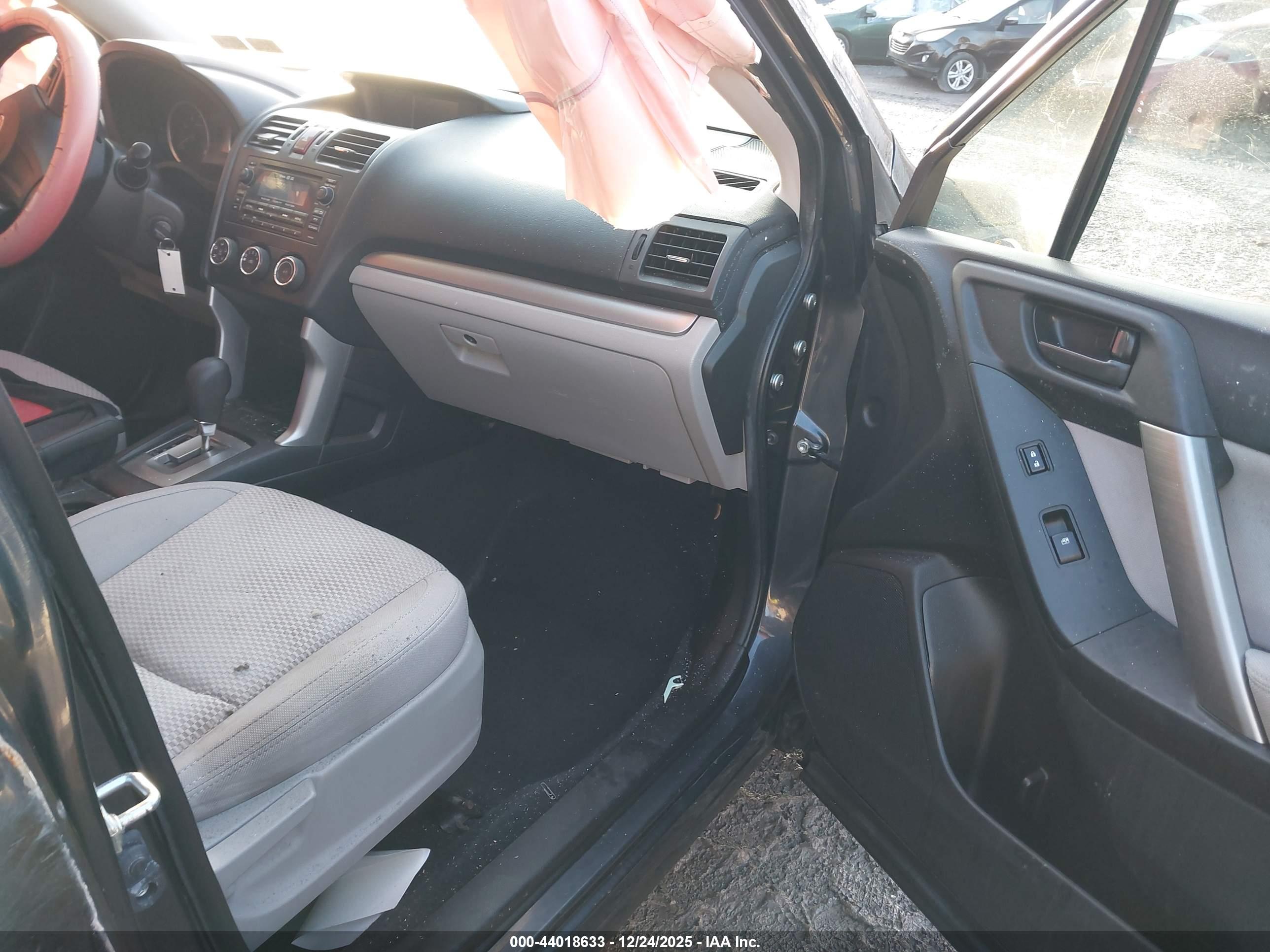 SUBARU FORESTER image 5