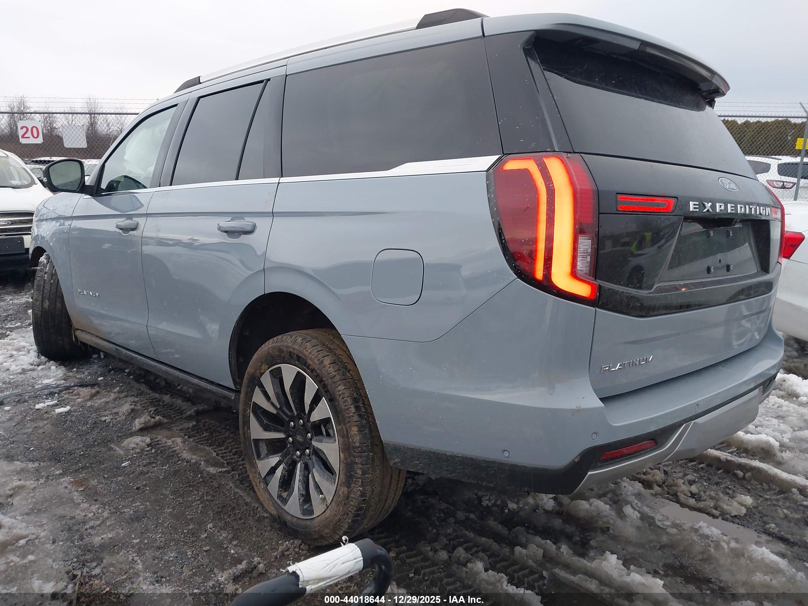 FORD EXPEDITION image 3