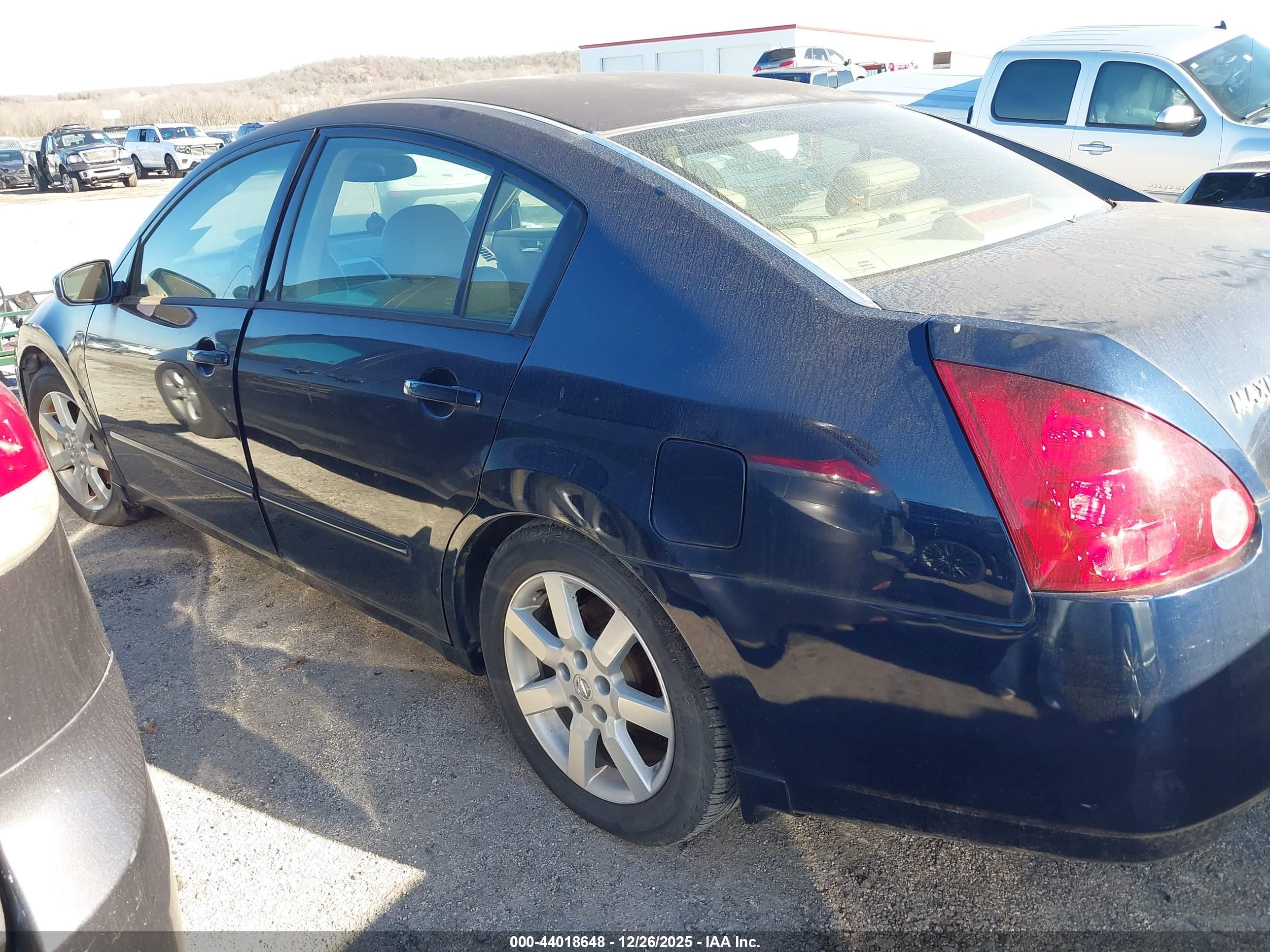 NISSAN MAXIMA image 3