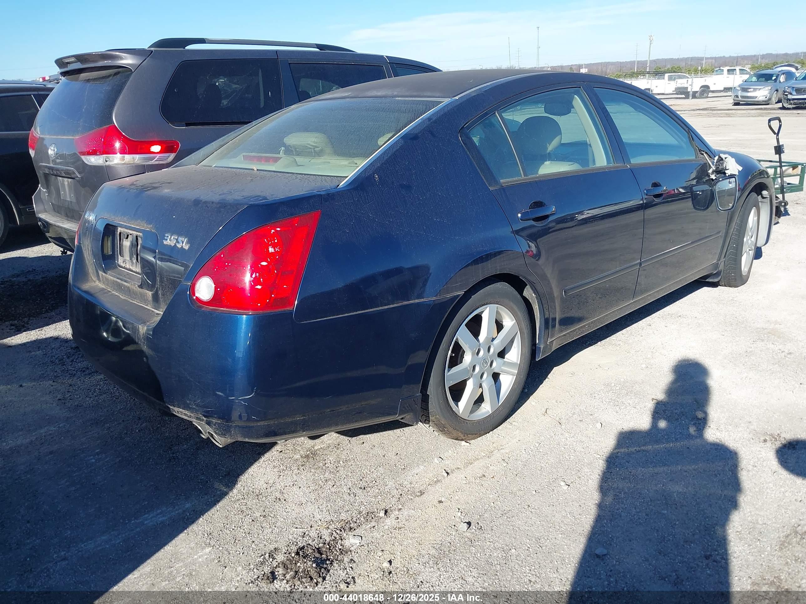 NISSAN MAXIMA image 4