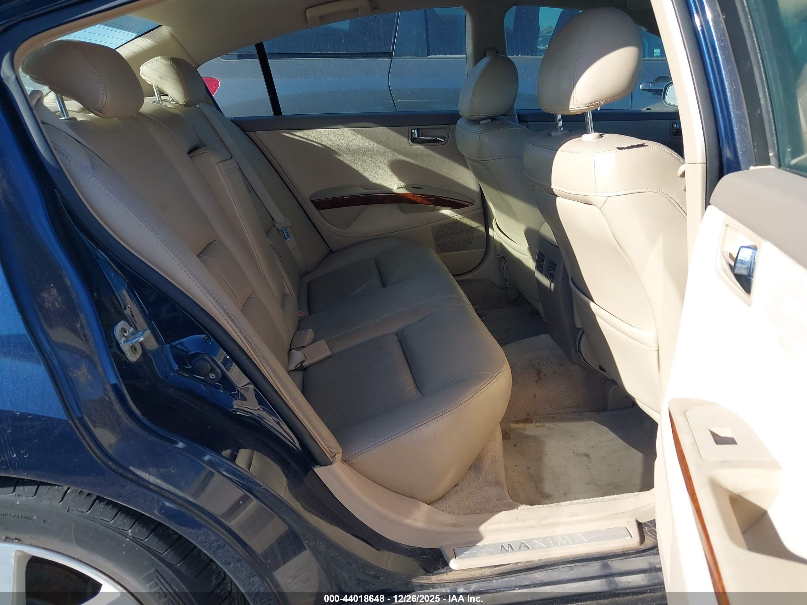 NISSAN MAXIMA image 8