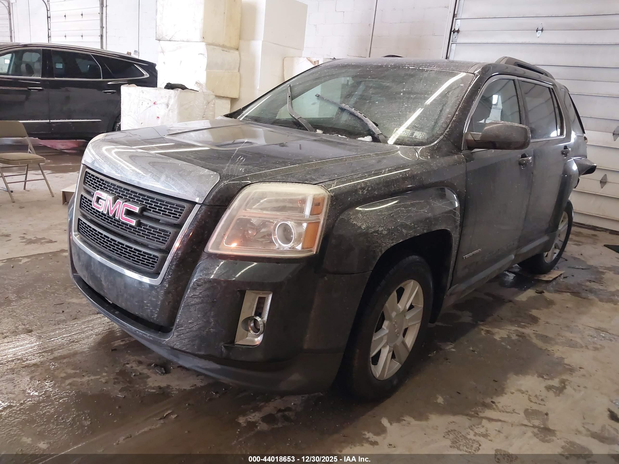 GMC TERRAIN image 2