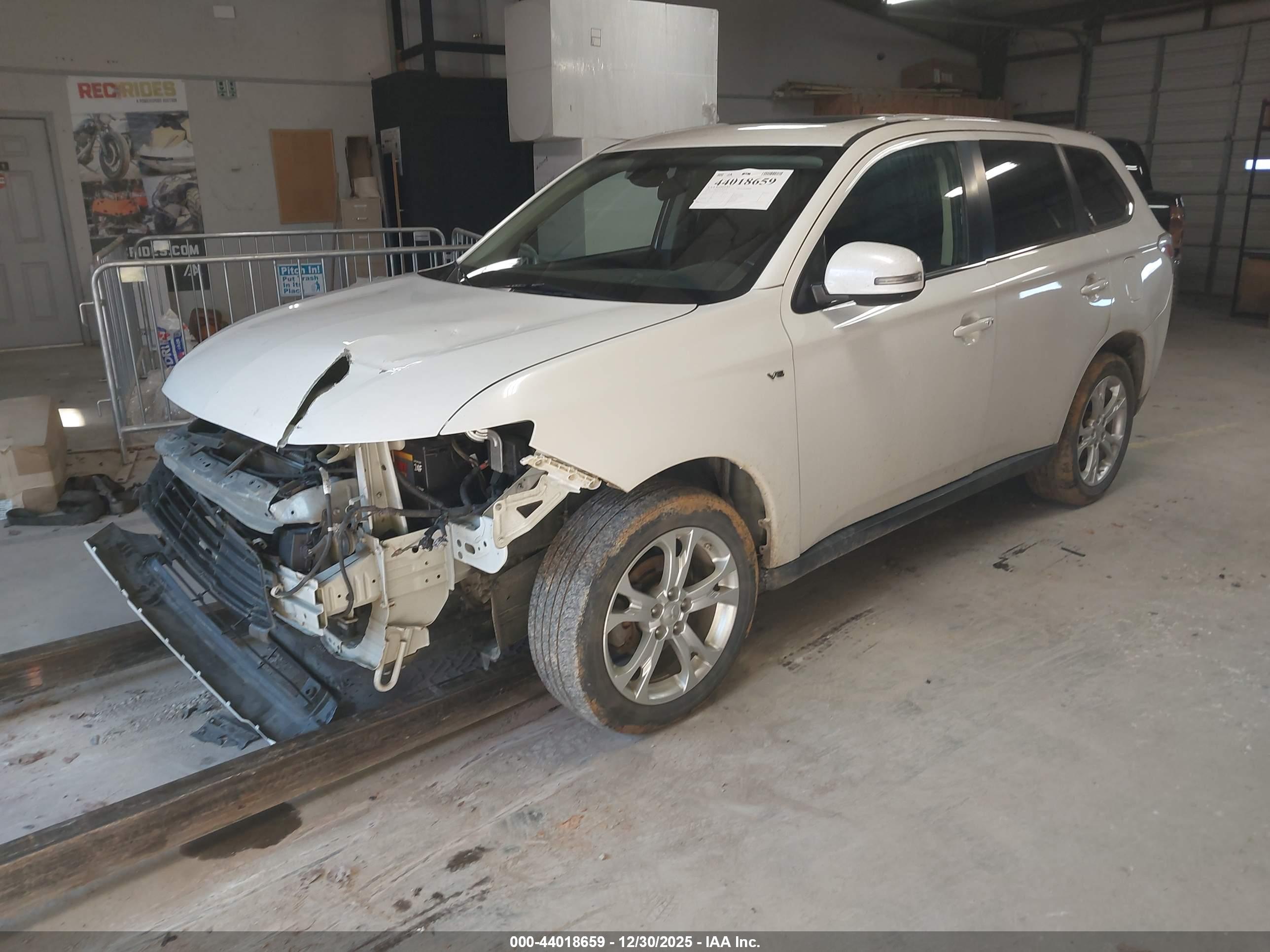 MITSUBISHI OUTLANDER image 2