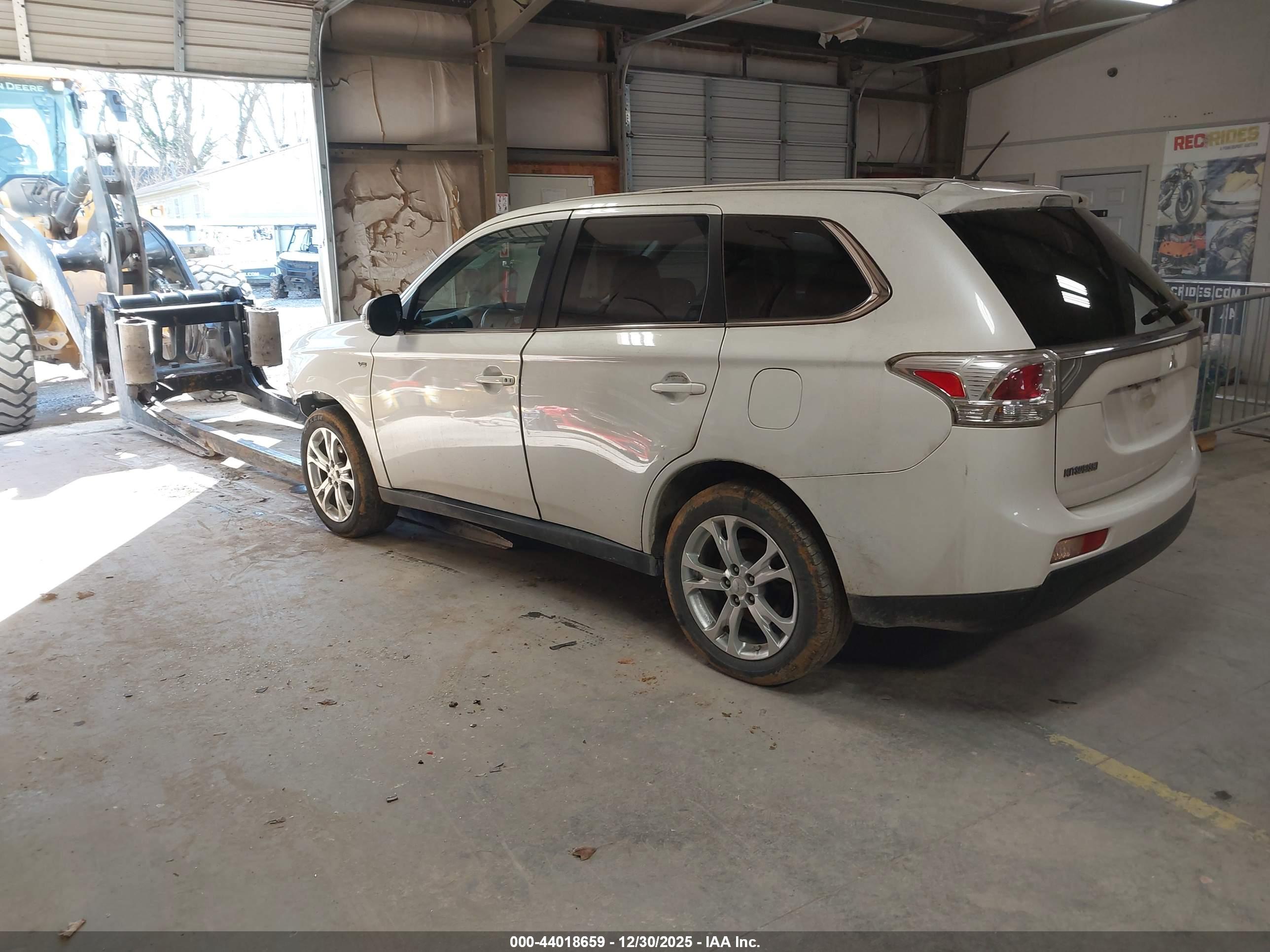 MITSUBISHI OUTLANDER image 3