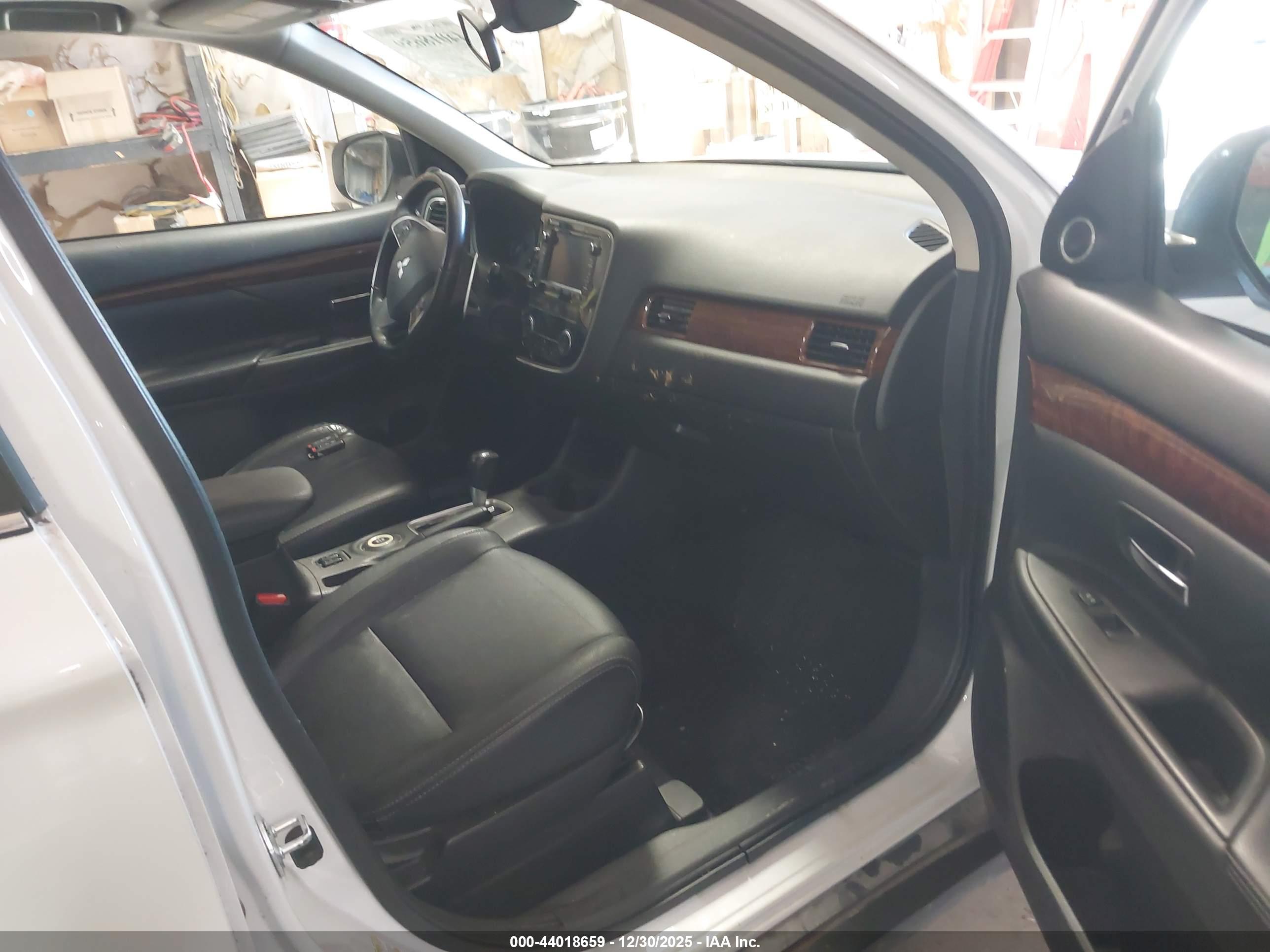 MITSUBISHI OUTLANDER image 5