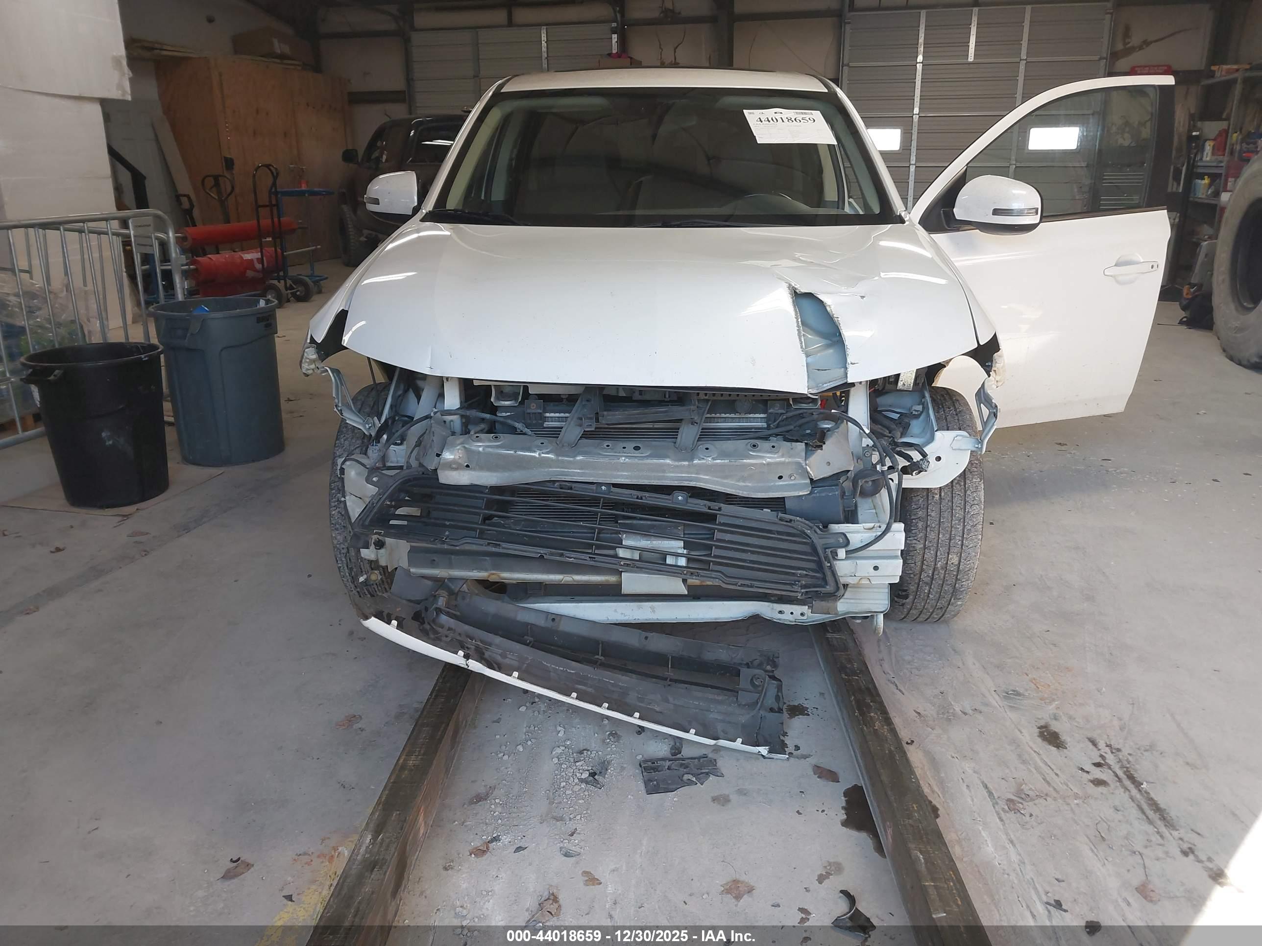 MITSUBISHI OUTLANDER image 6