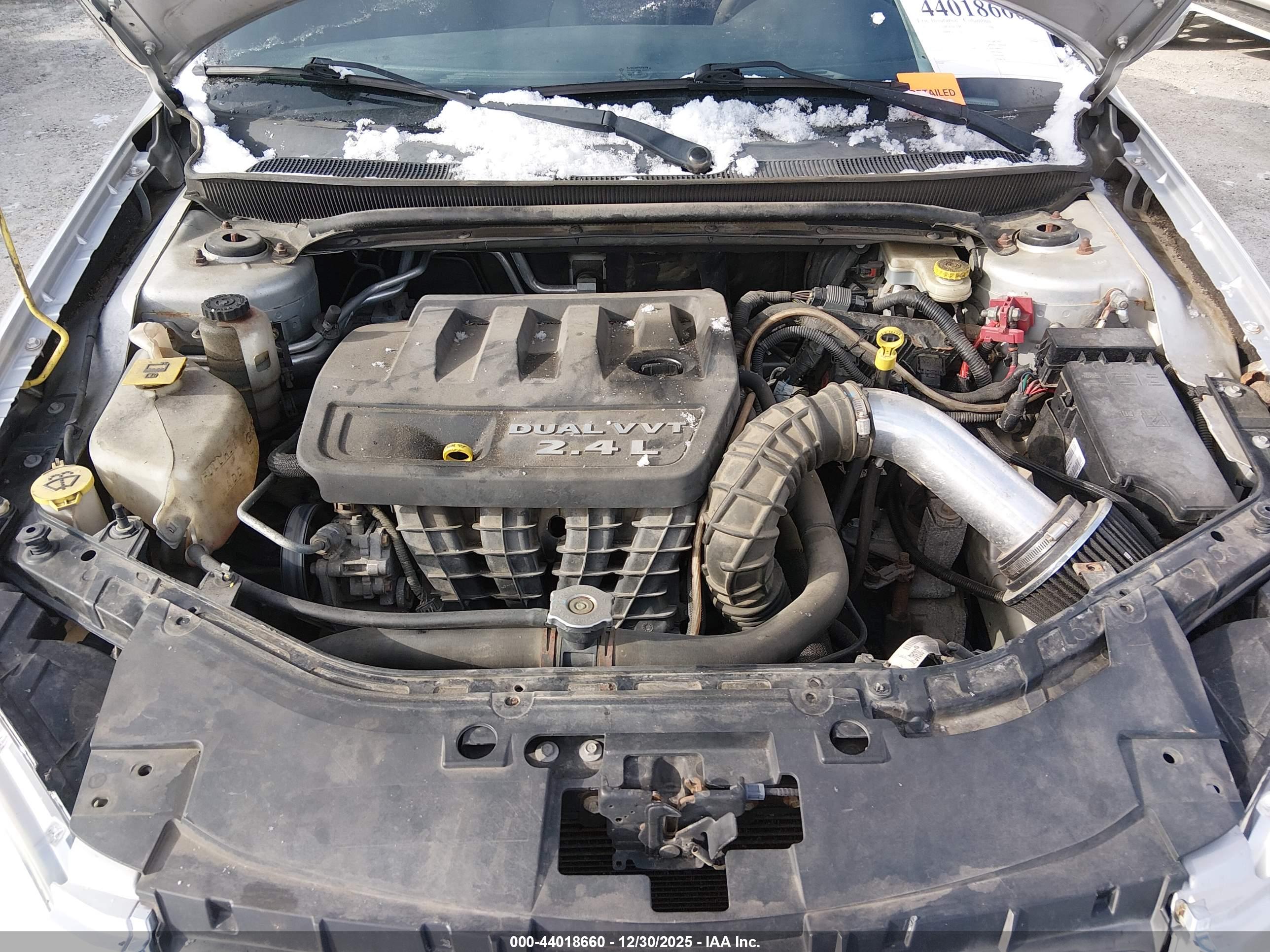 CHRYSLER 200 image 10
