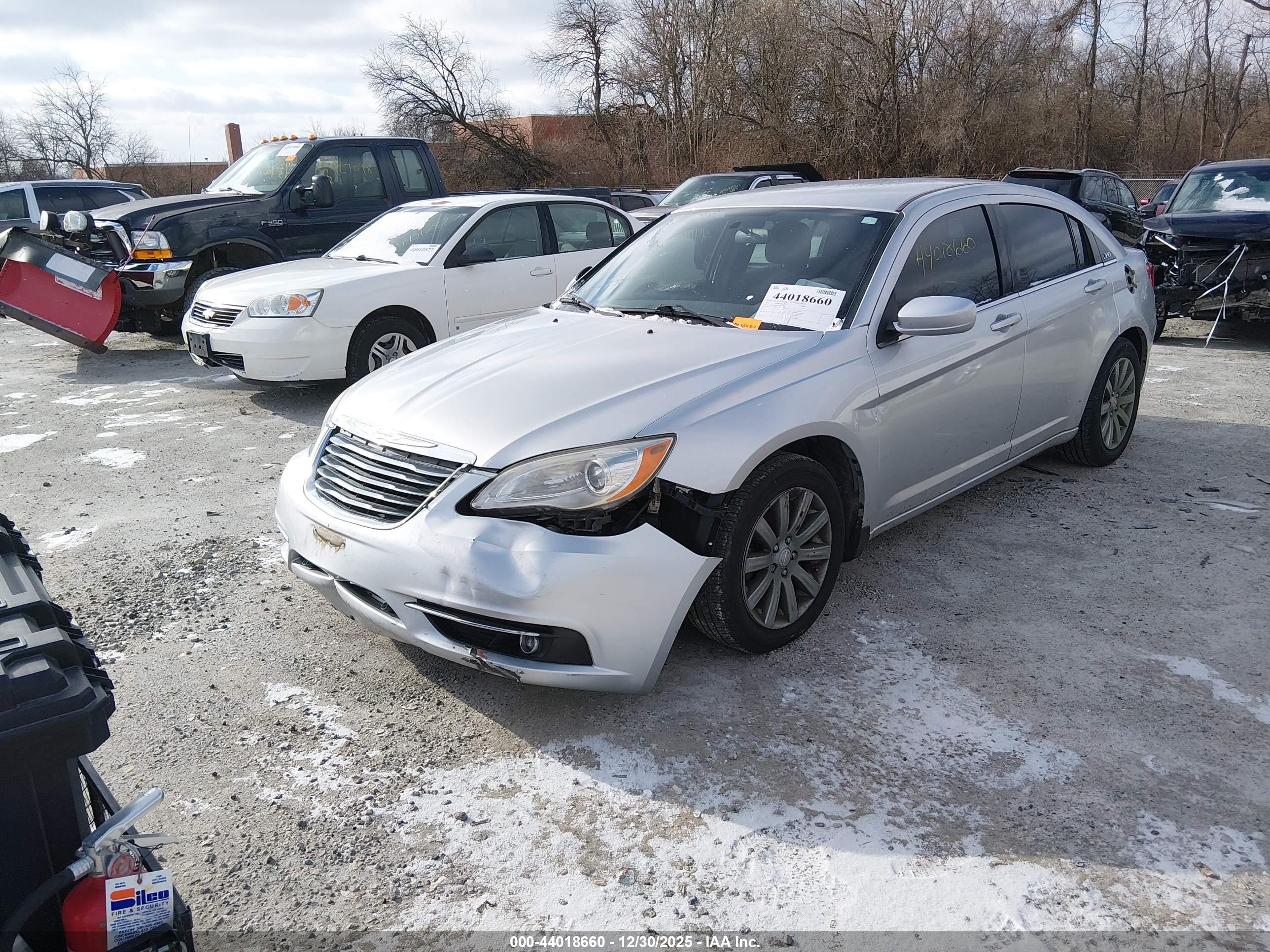 CHRYSLER 200 image 2