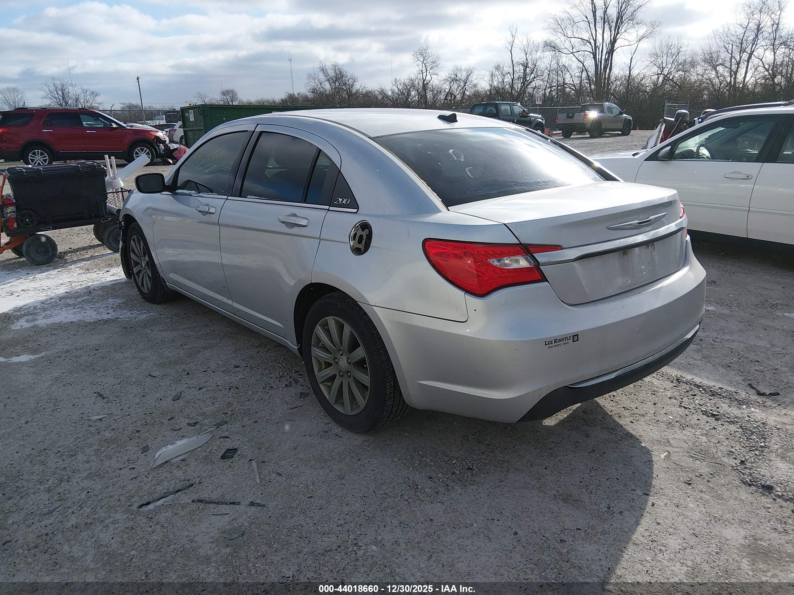 CHRYSLER 200 image 3