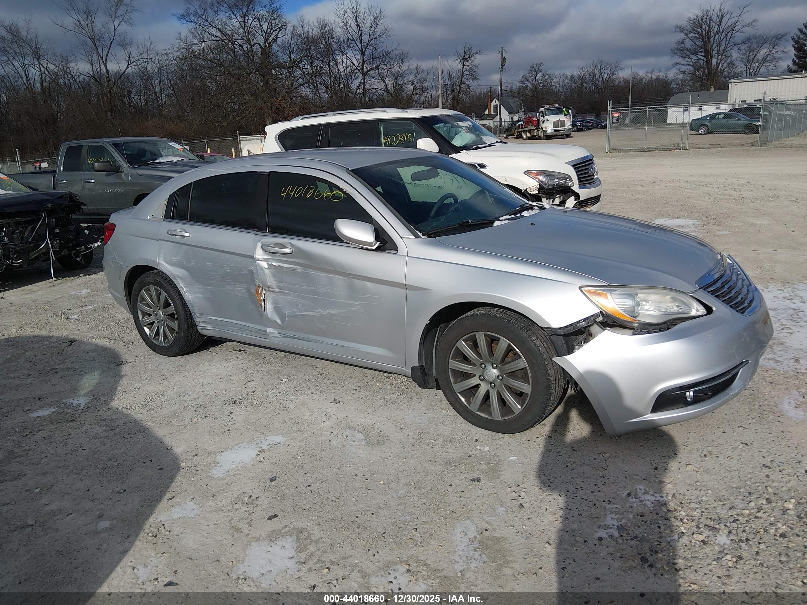 CHRYSLER 200 image 6