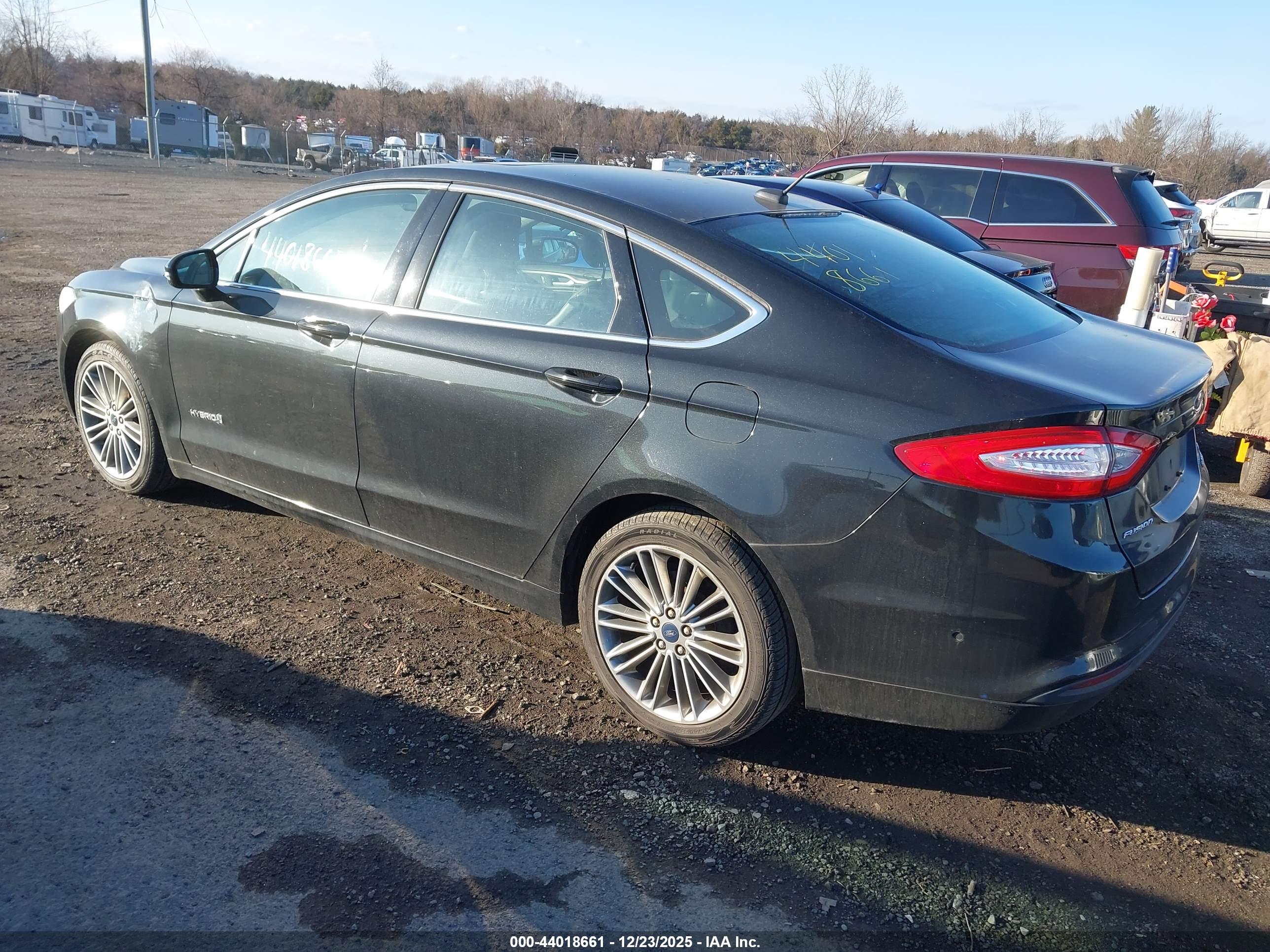FORD FUSION image 3
