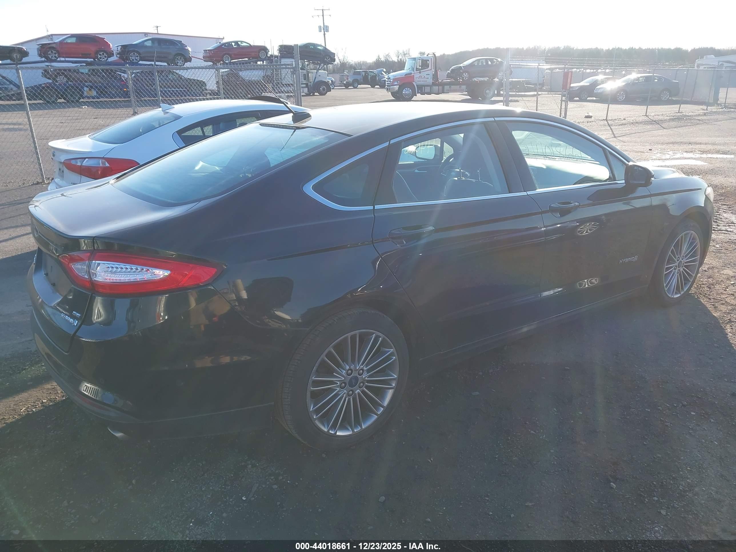 FORD FUSION image 4