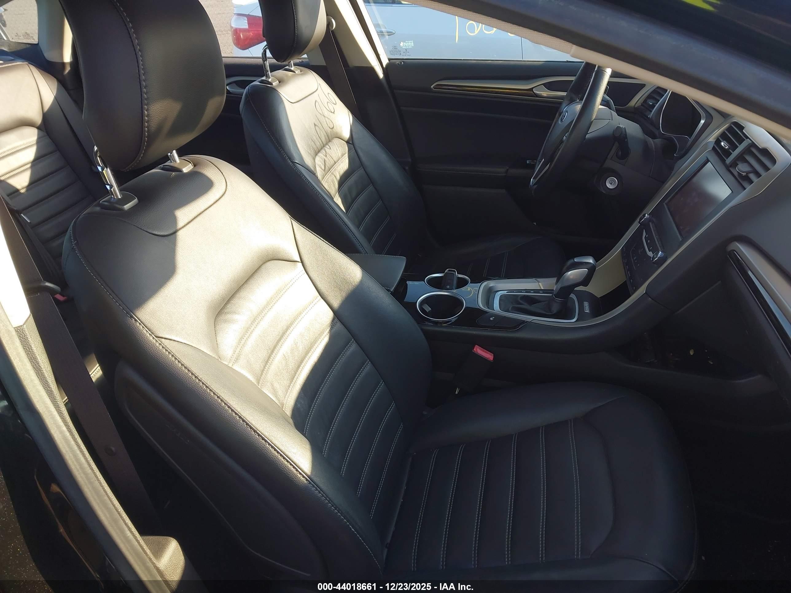 FORD FUSION image 5