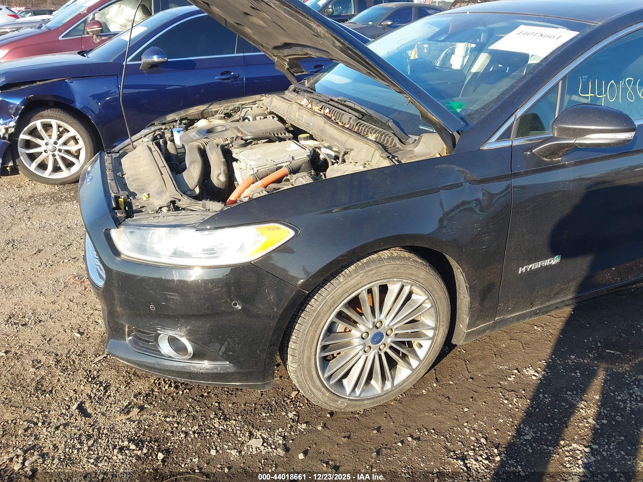 FORD FUSION image 6