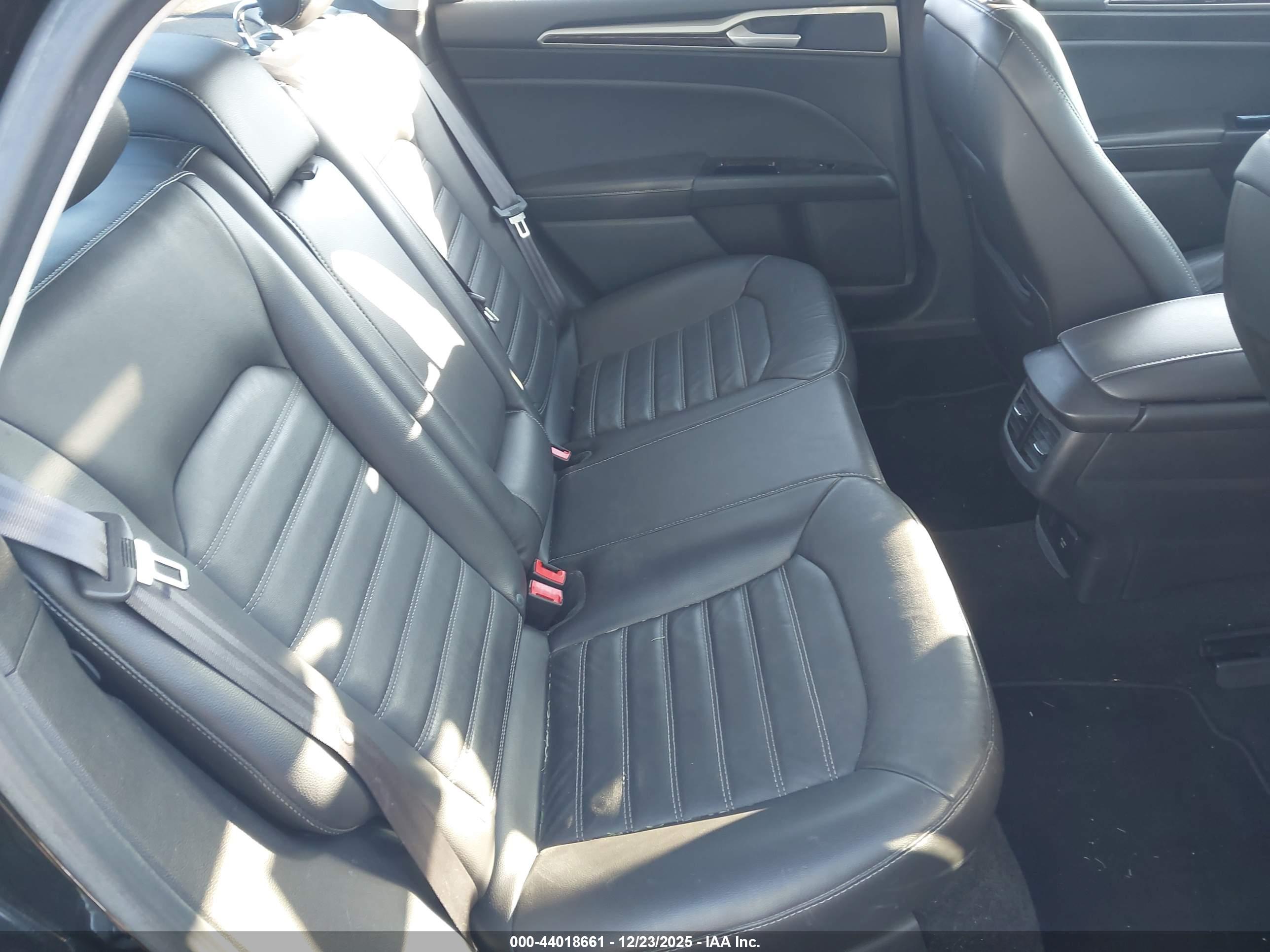 FORD FUSION image 8
