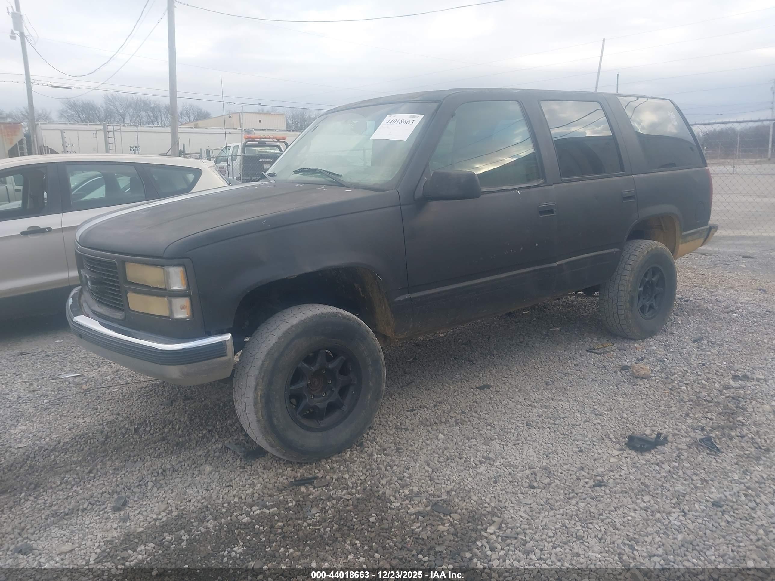 GMC YUKON image 2