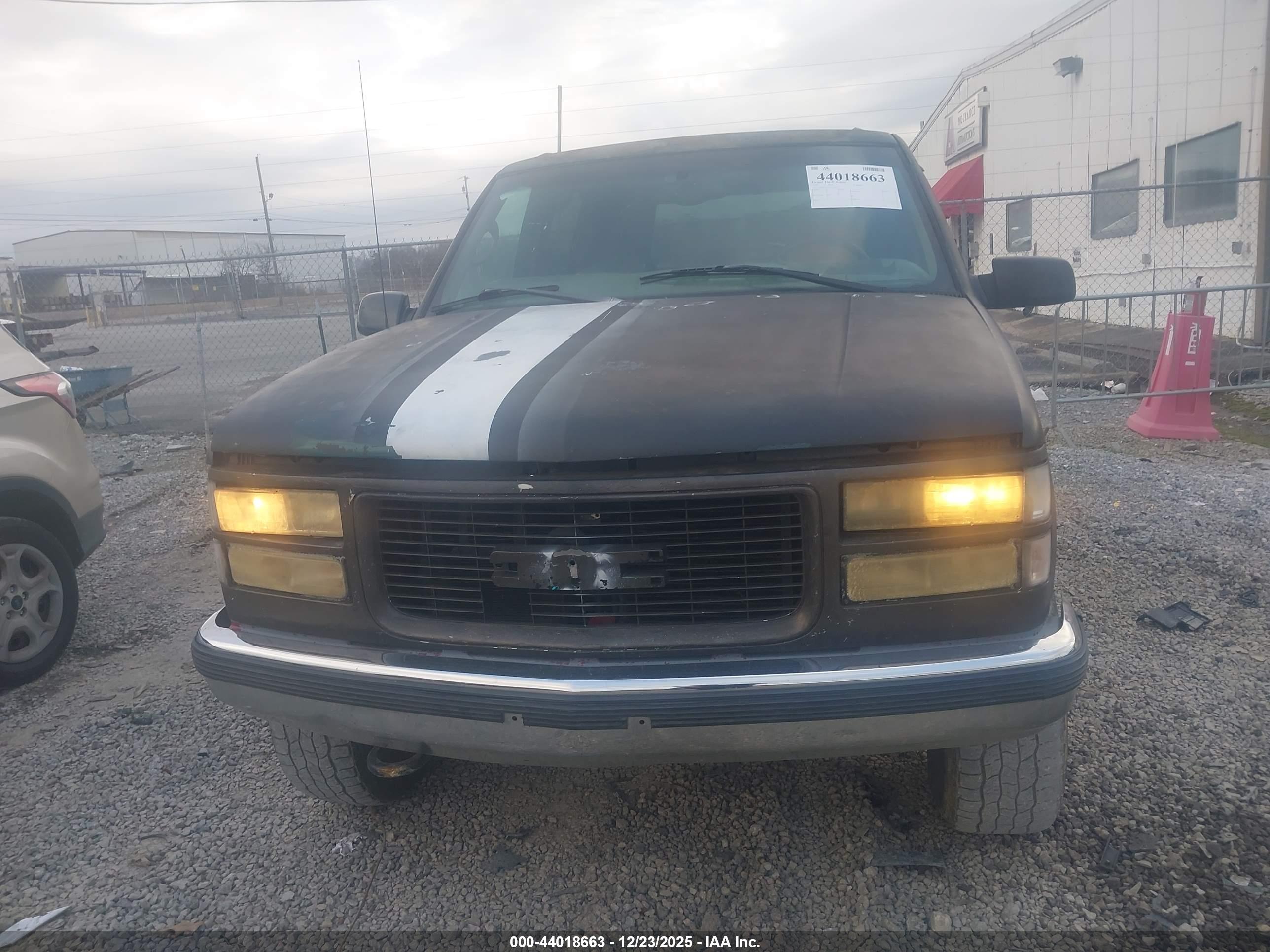 GMC YUKON image 6