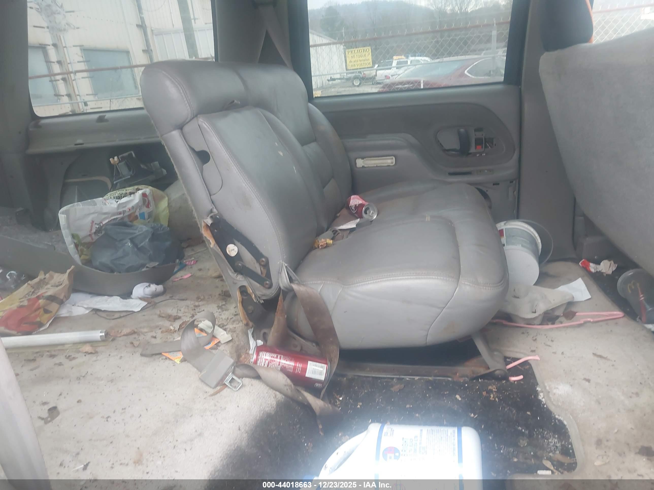 GMC YUKON image 8