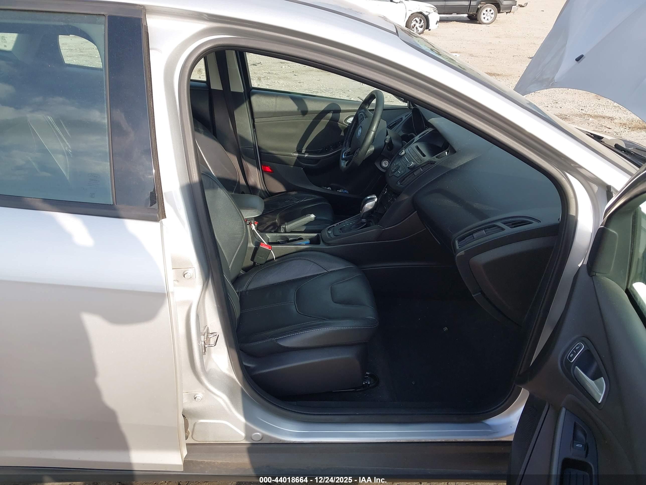 FORD FOCUS image 5