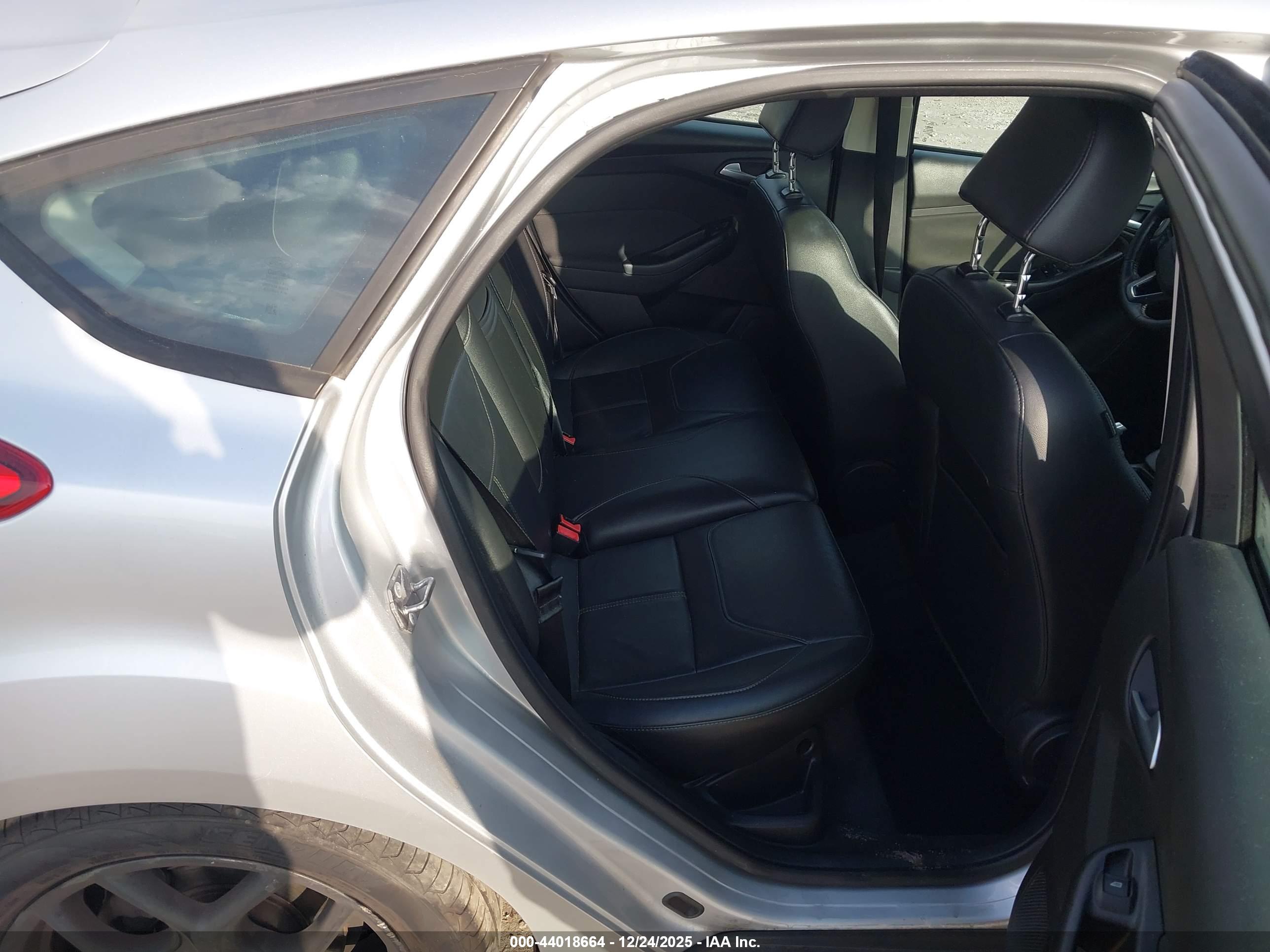 FORD FOCUS image 8