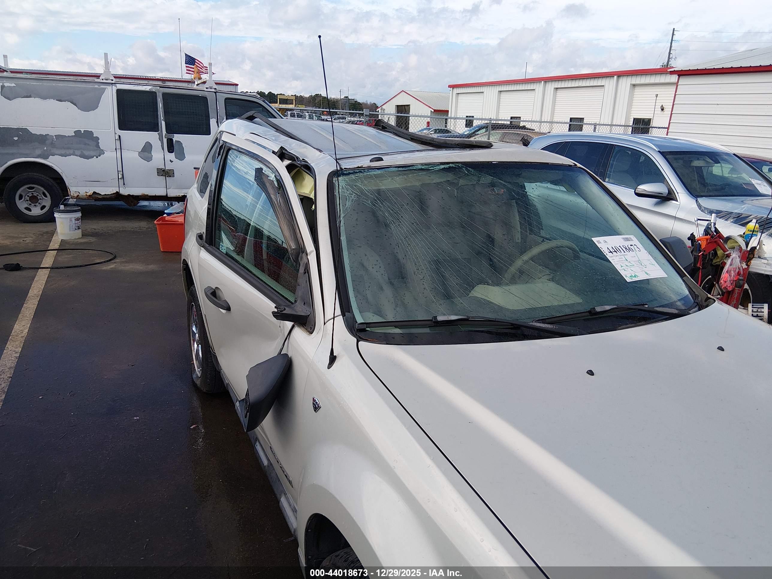 FORD ESCAPE image 6
