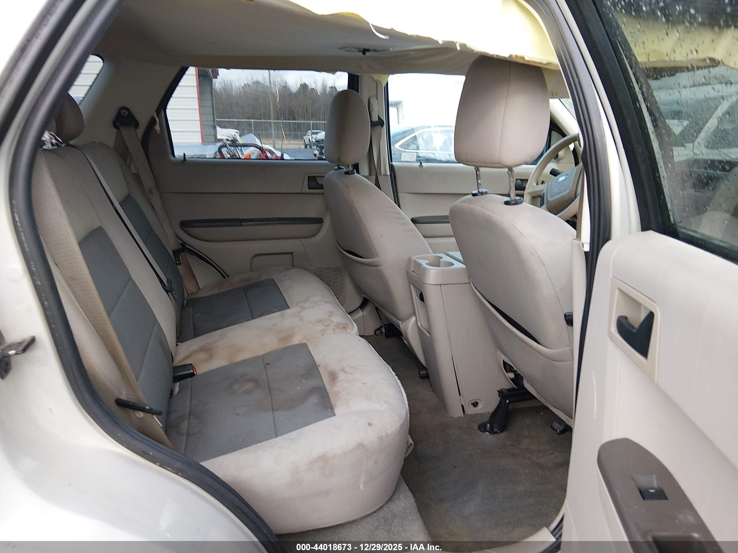 FORD ESCAPE image 8