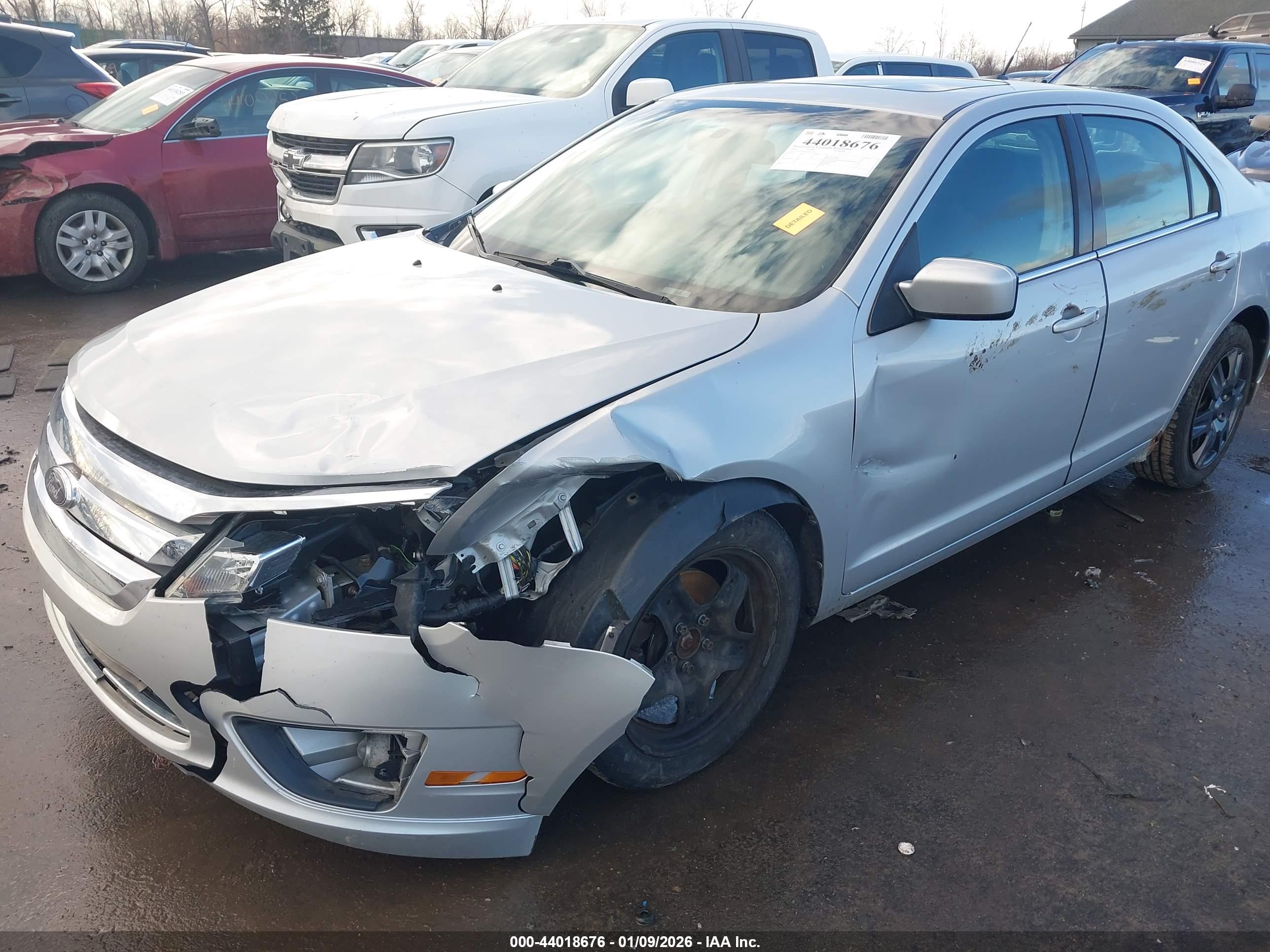 FORD FUSION image 6