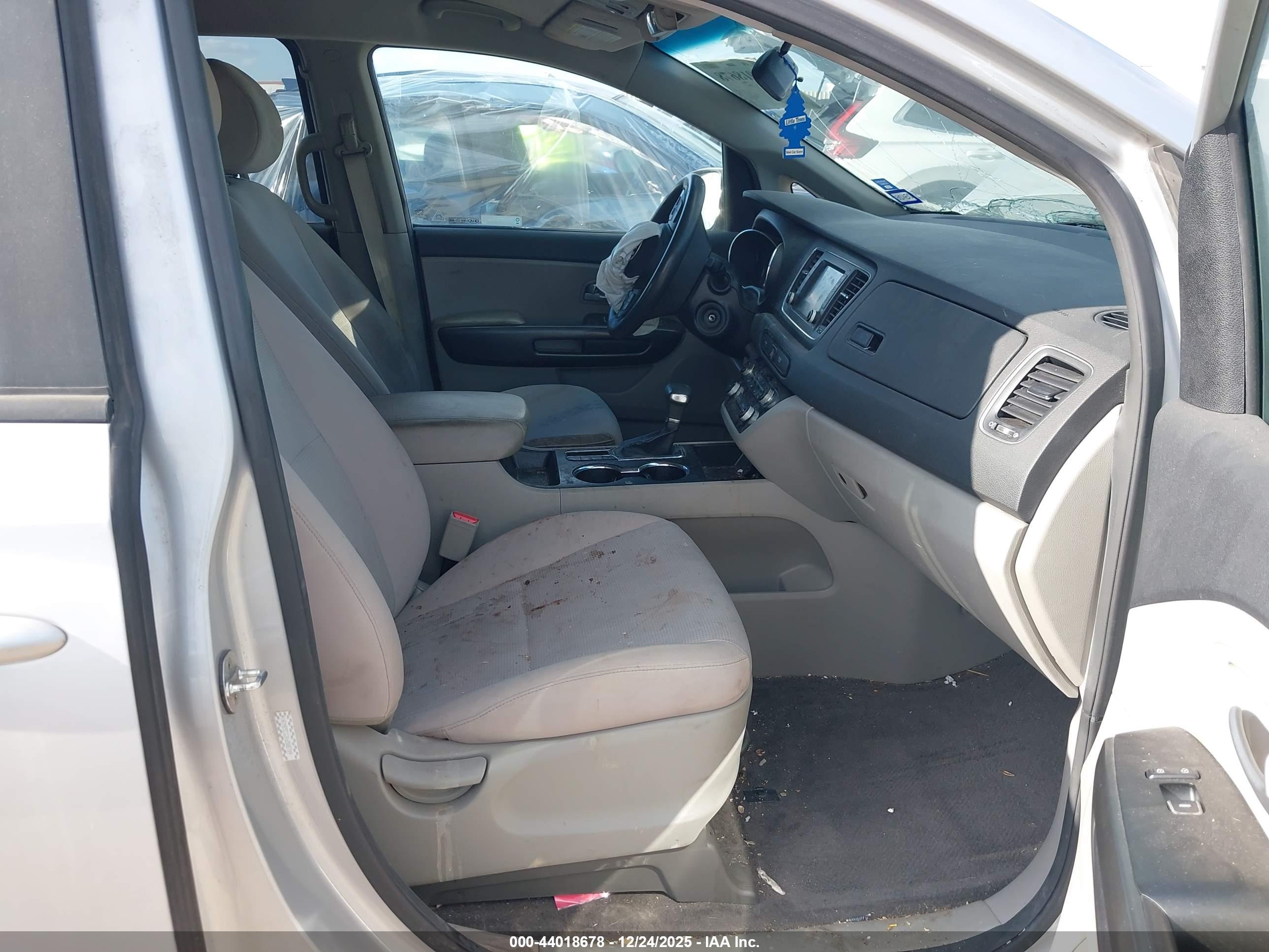 KIA SEDONA image 5