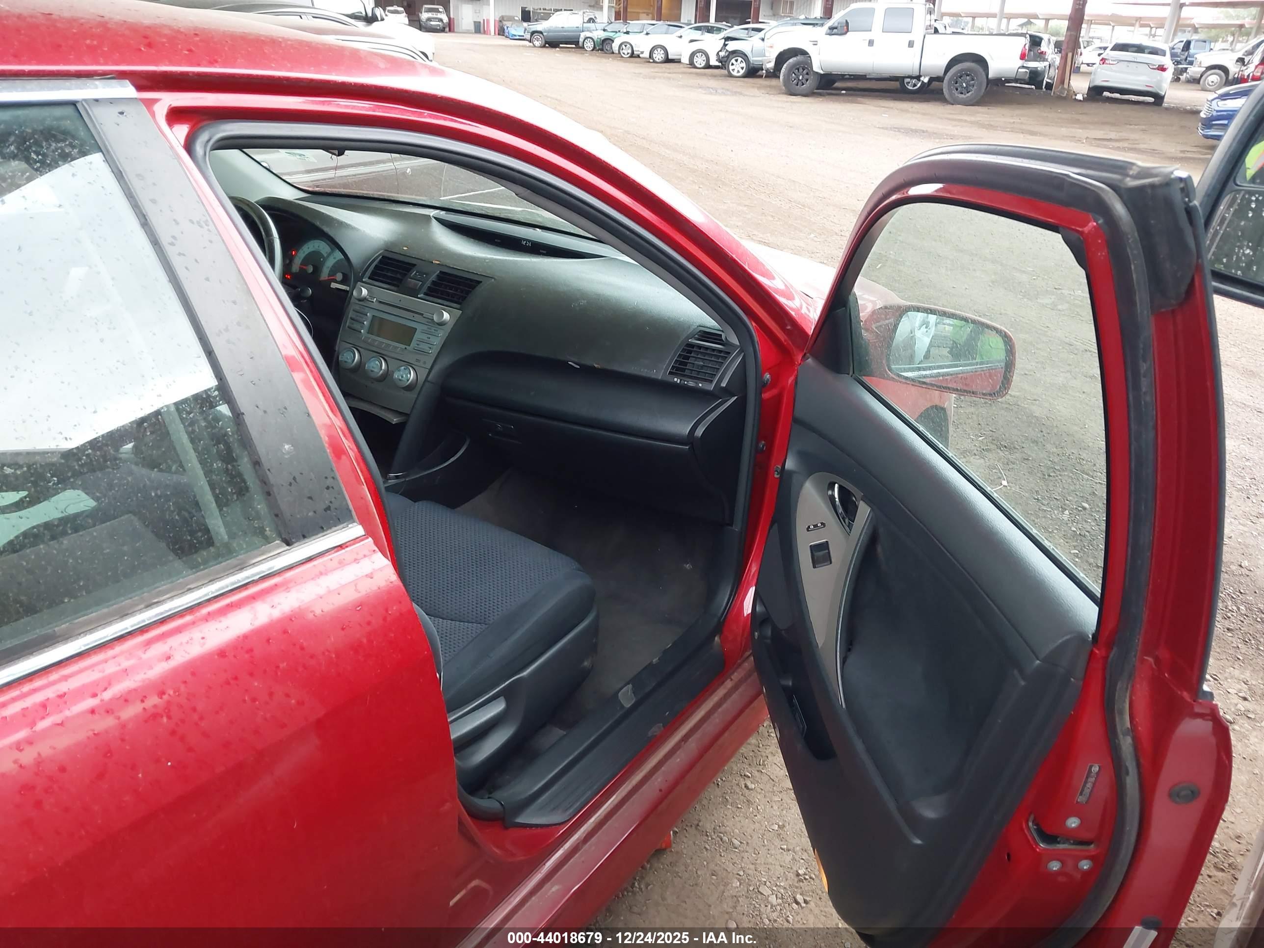 TOYOTA CAMRY image 5