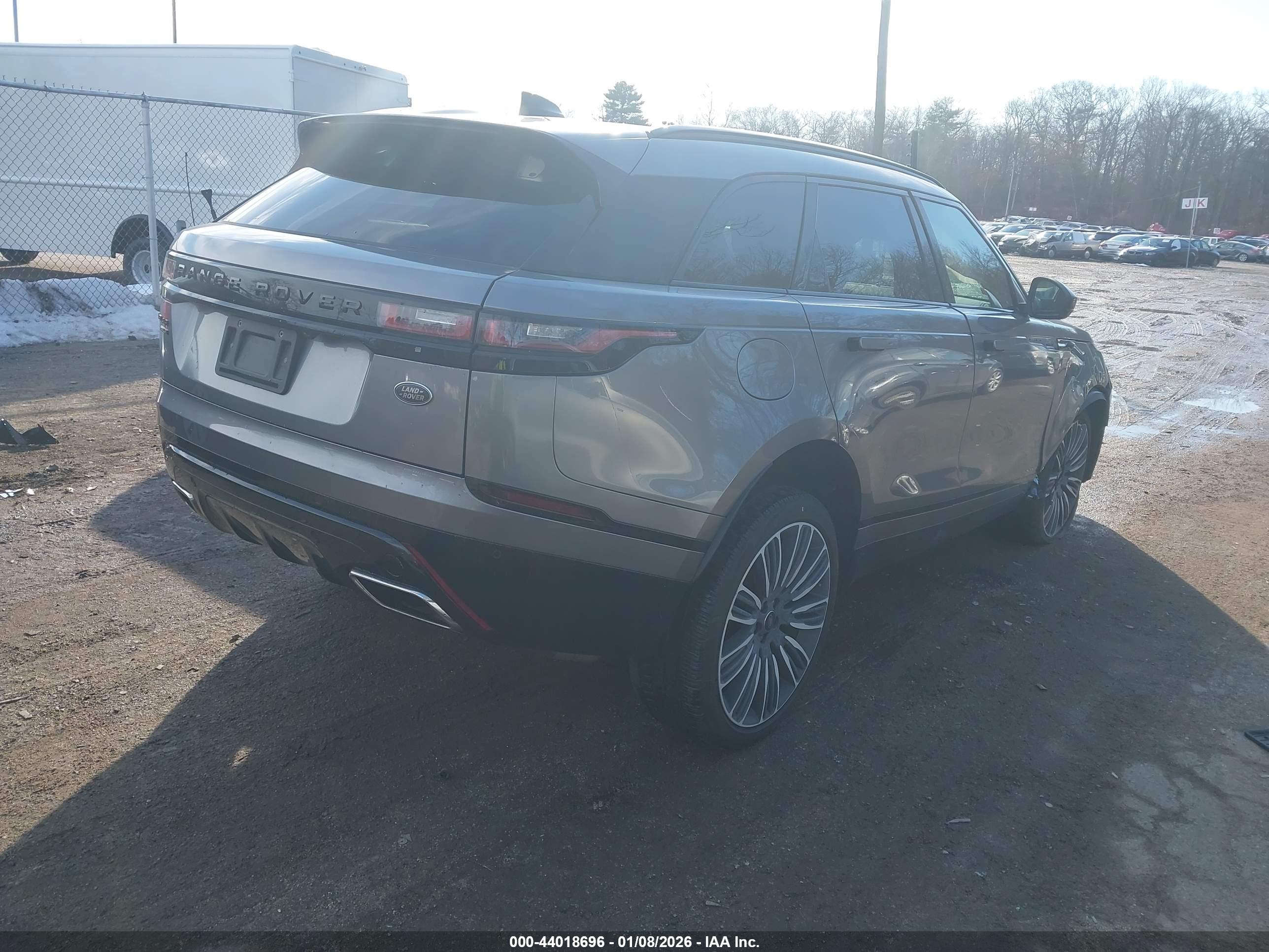LAND ROVER image 4