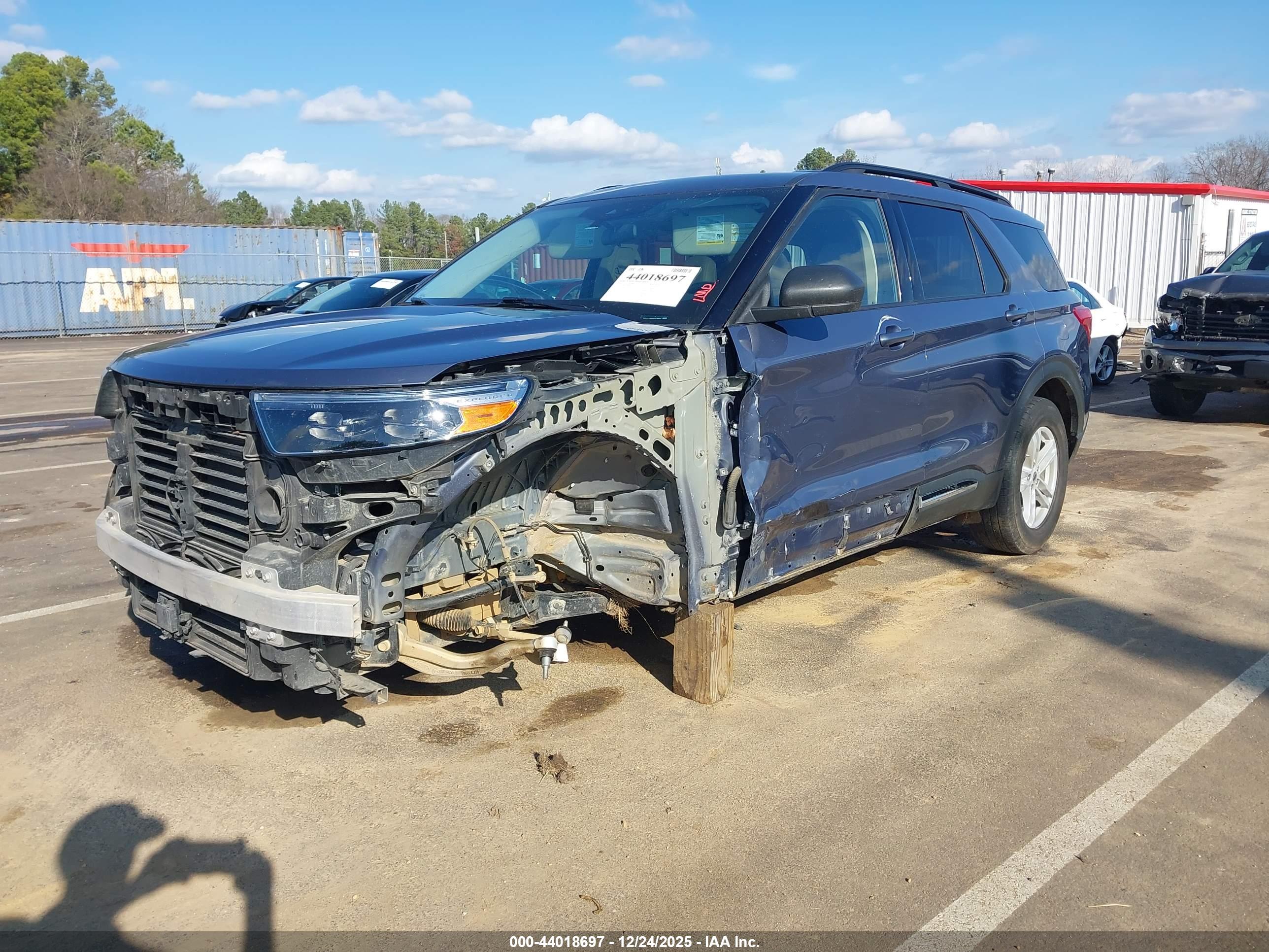 FORD EXPLORER image 2
