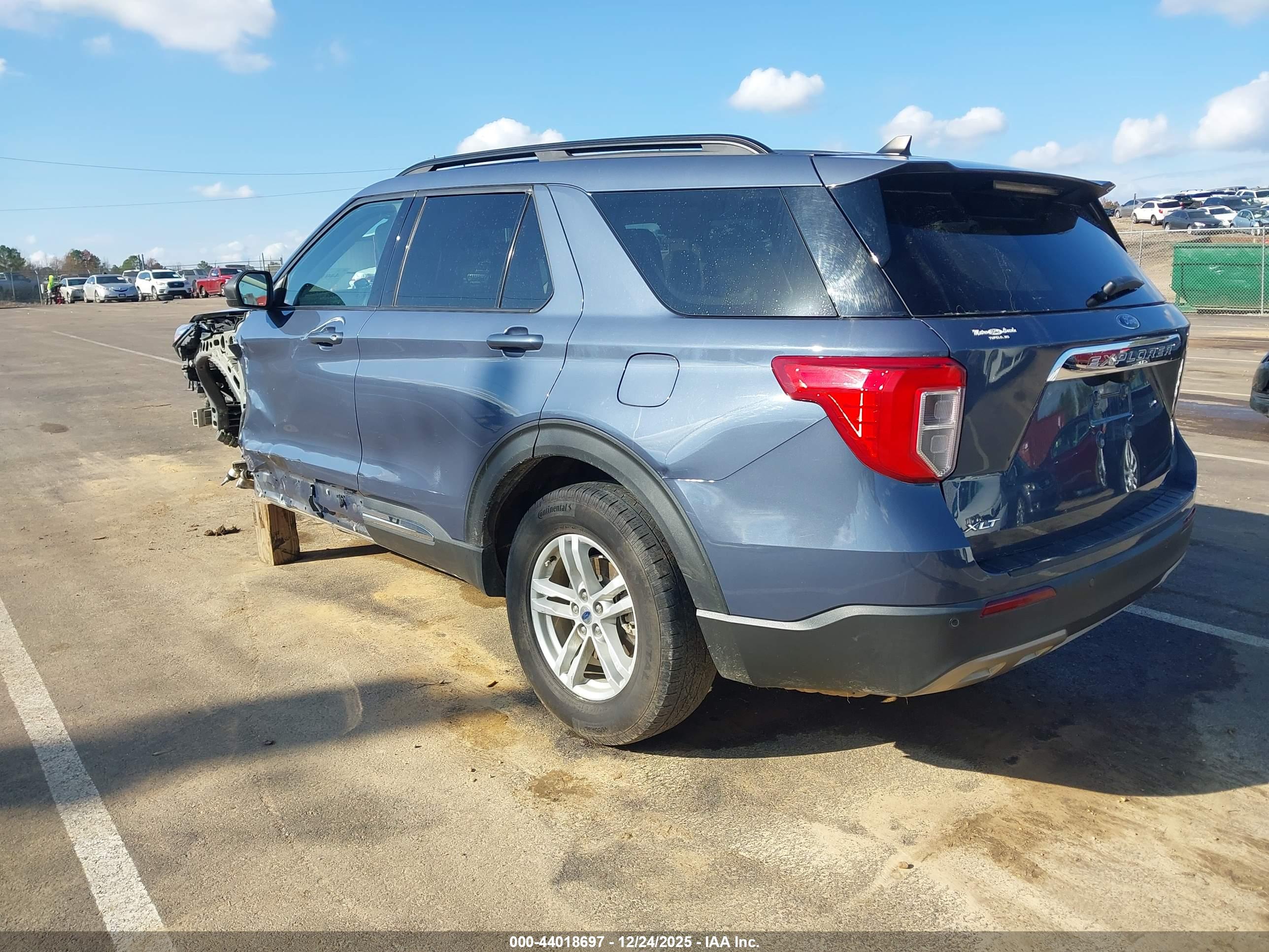 FORD EXPLORER image 3