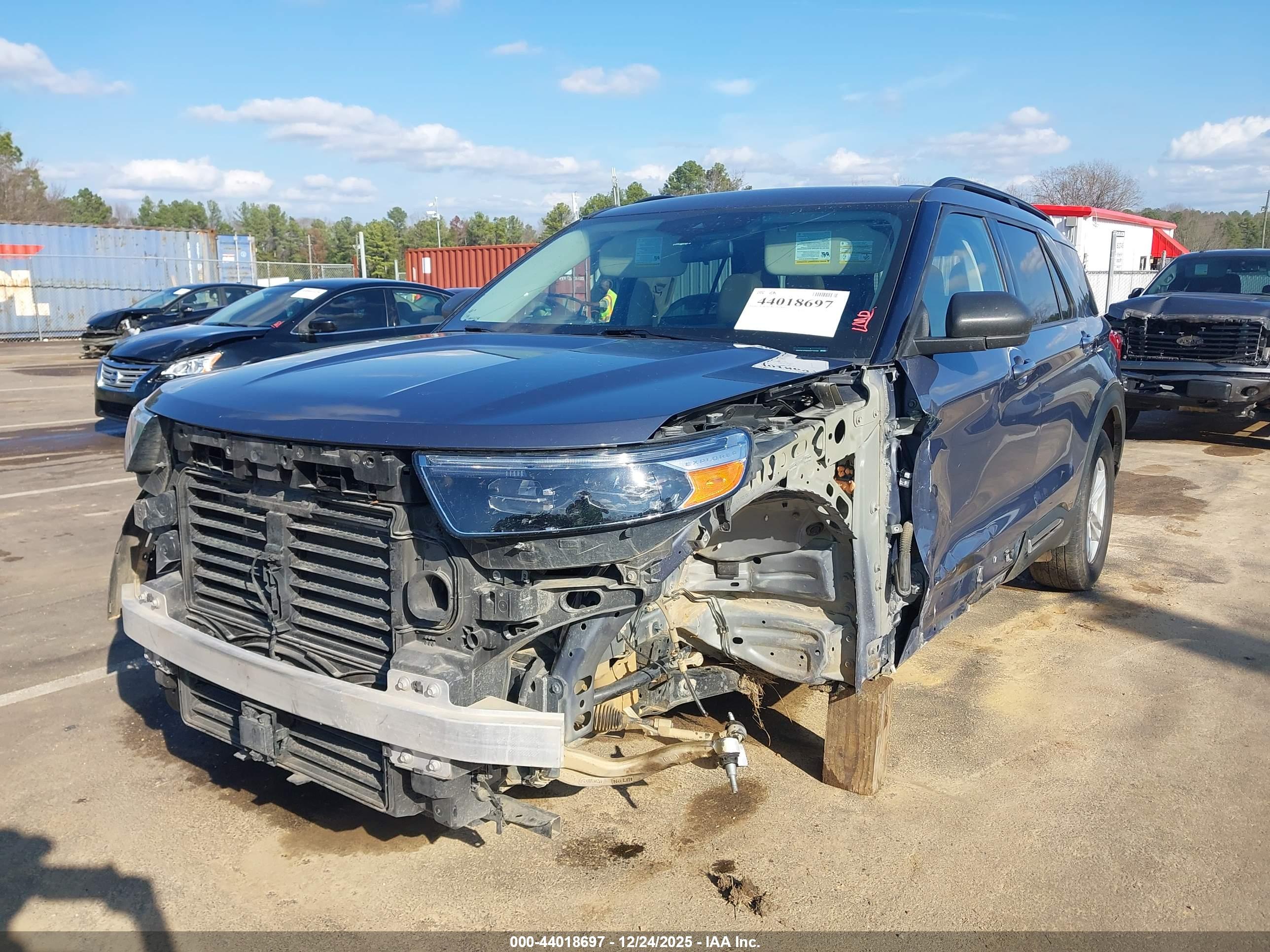 FORD EXPLORER image 6