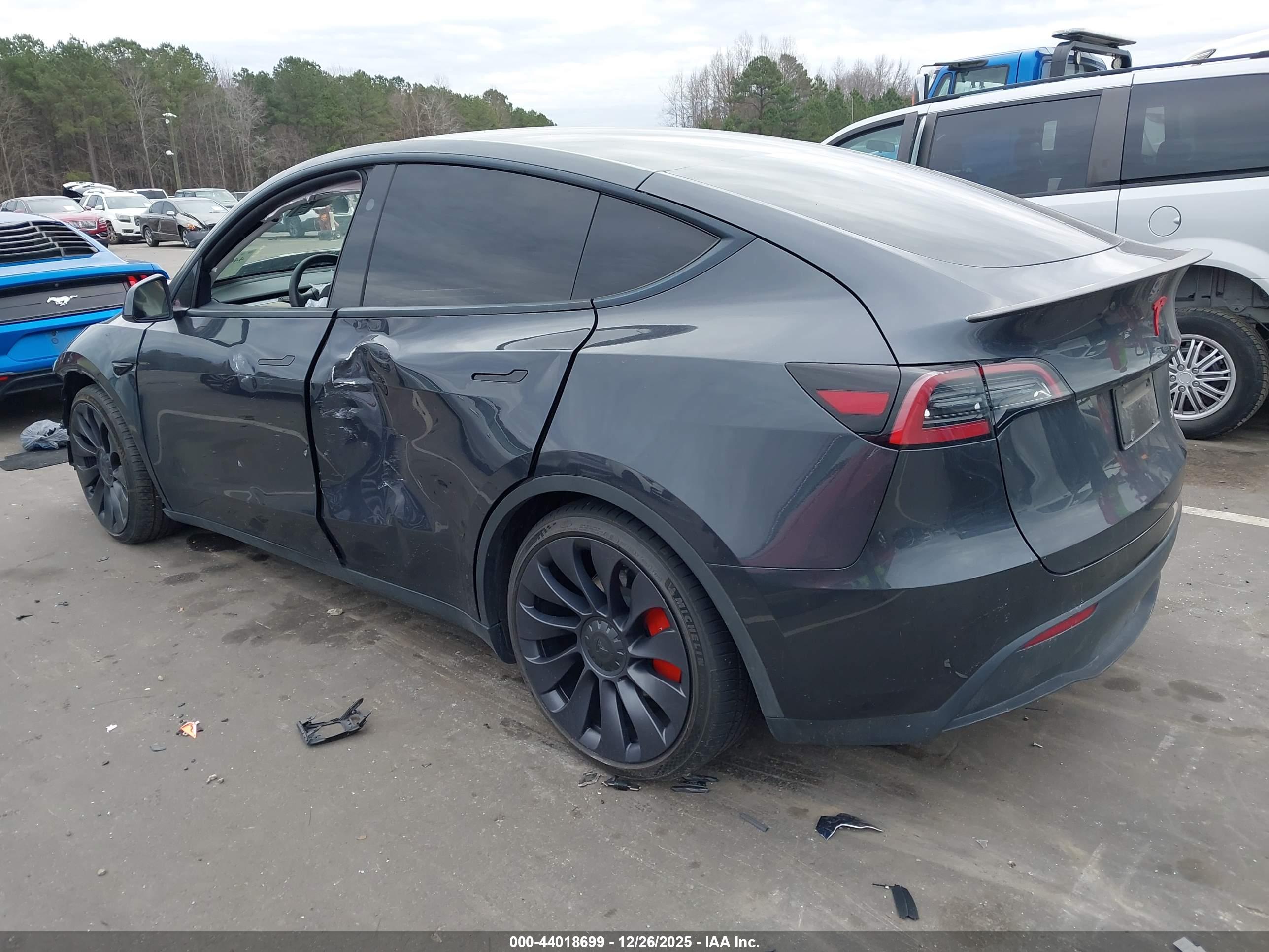 TESLA MODEL image 3