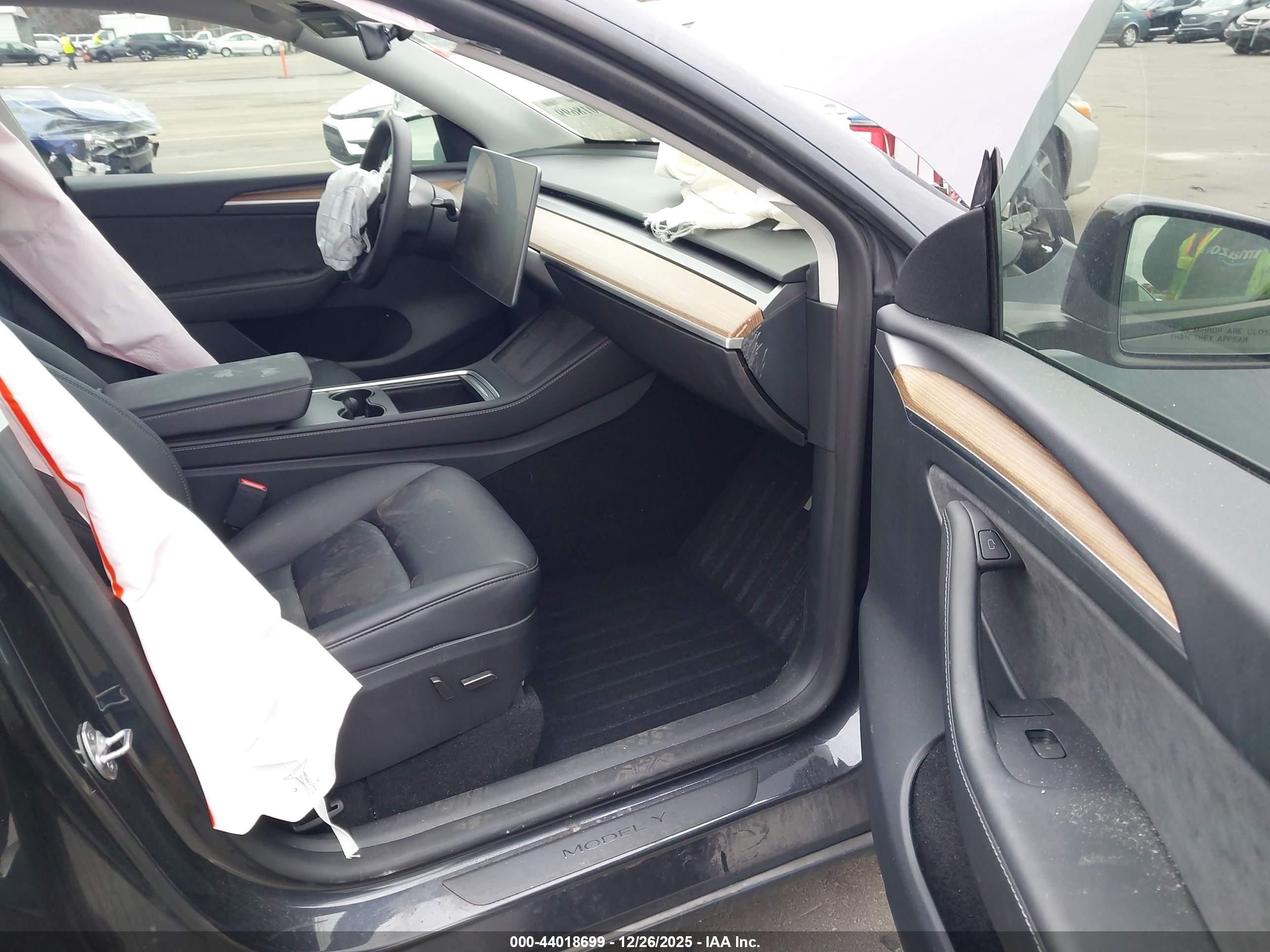 TESLA MODEL image 5
