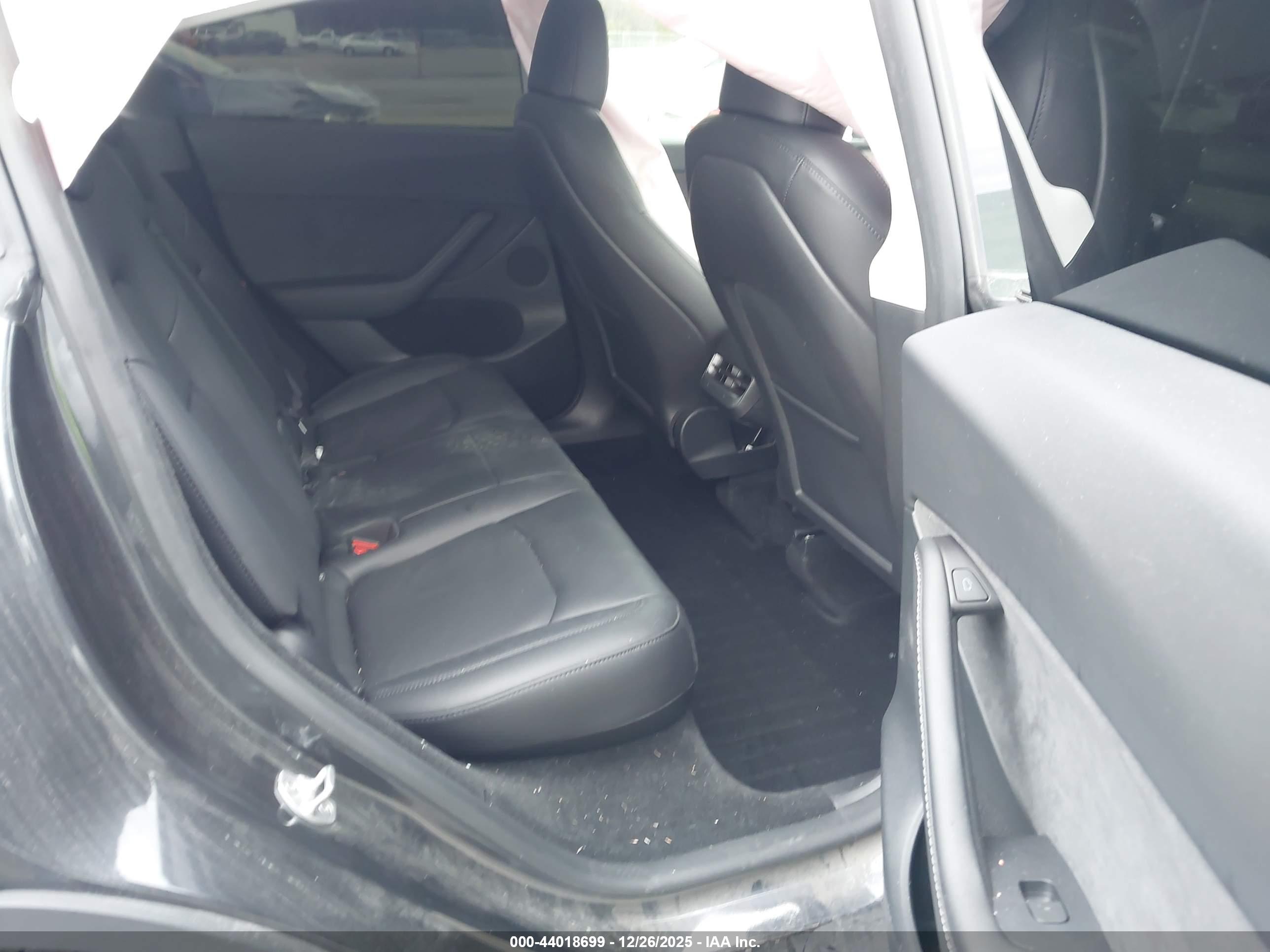 TESLA MODEL image 8