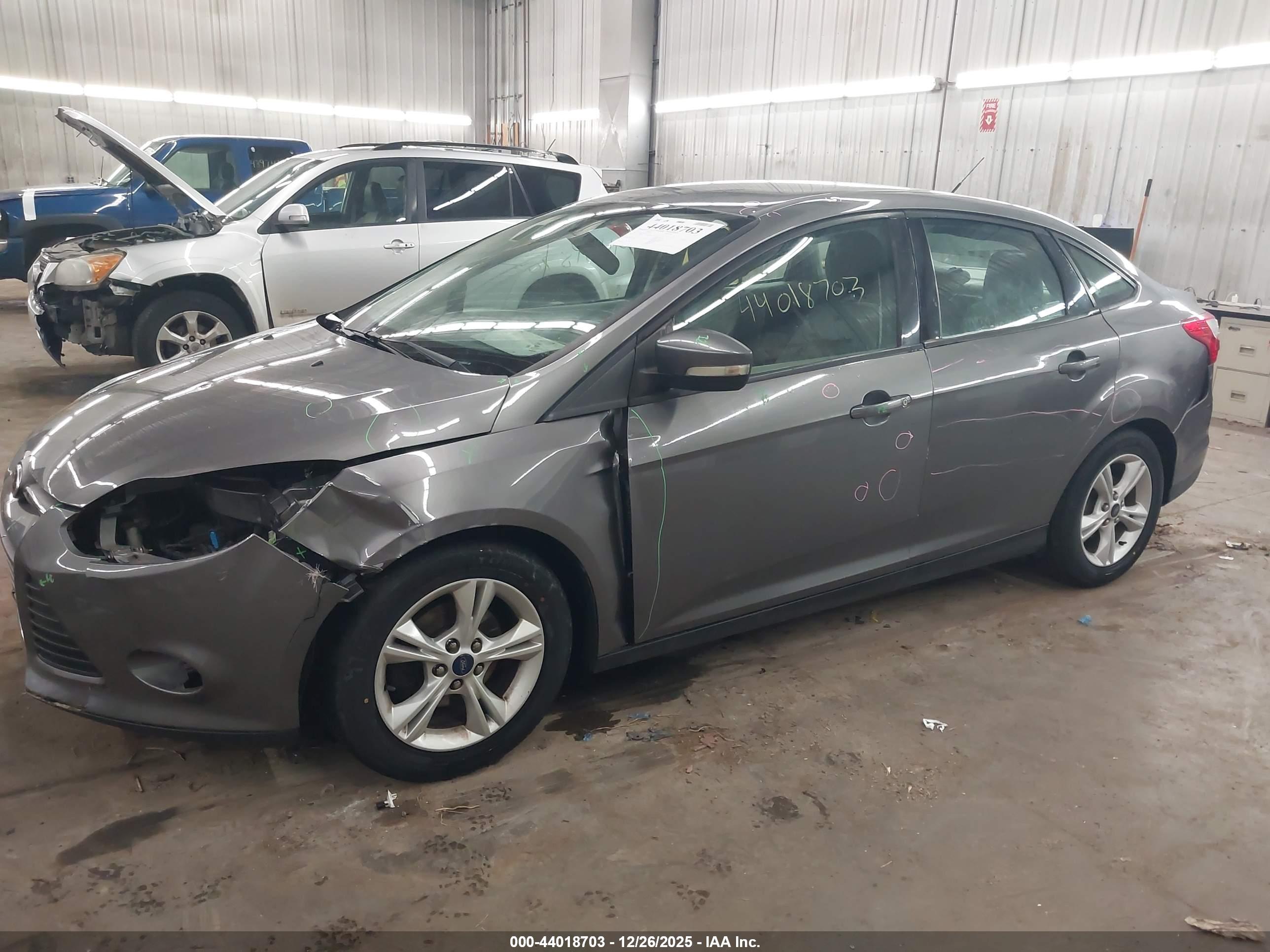 FORD FOCUS image 2